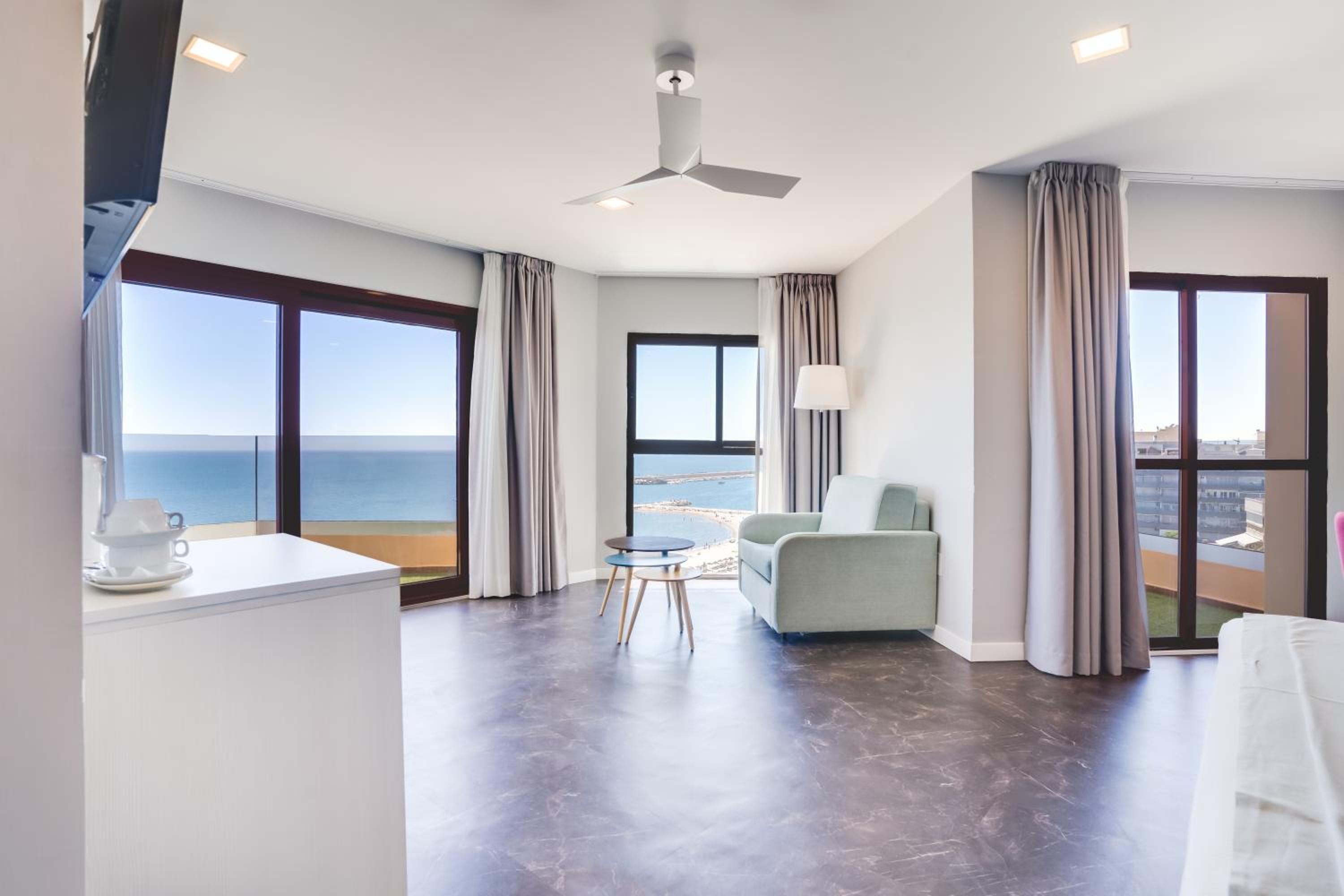 Junior Suite with Frontal Sea View - Photo 3
