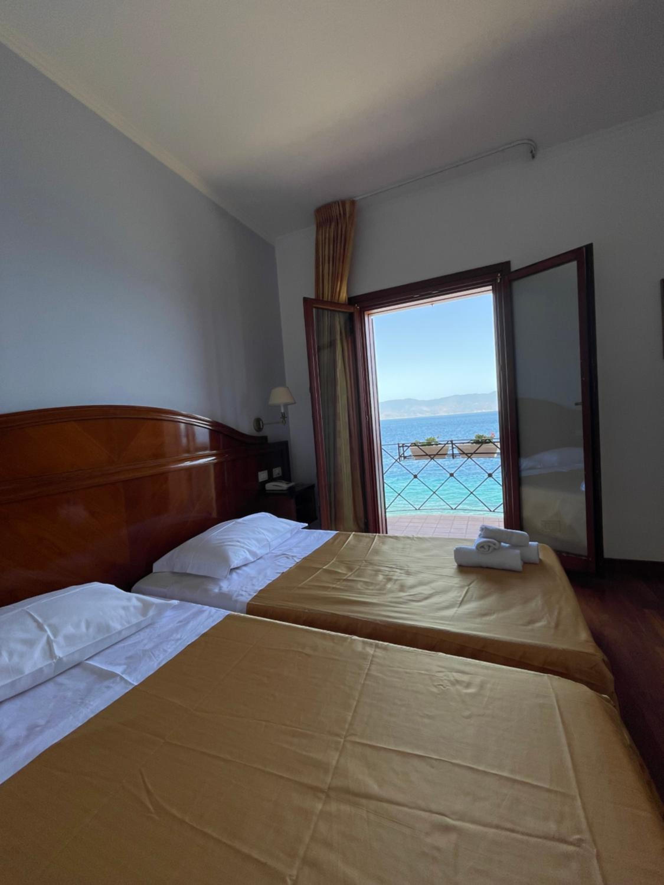 Twin Room - Photo 1
