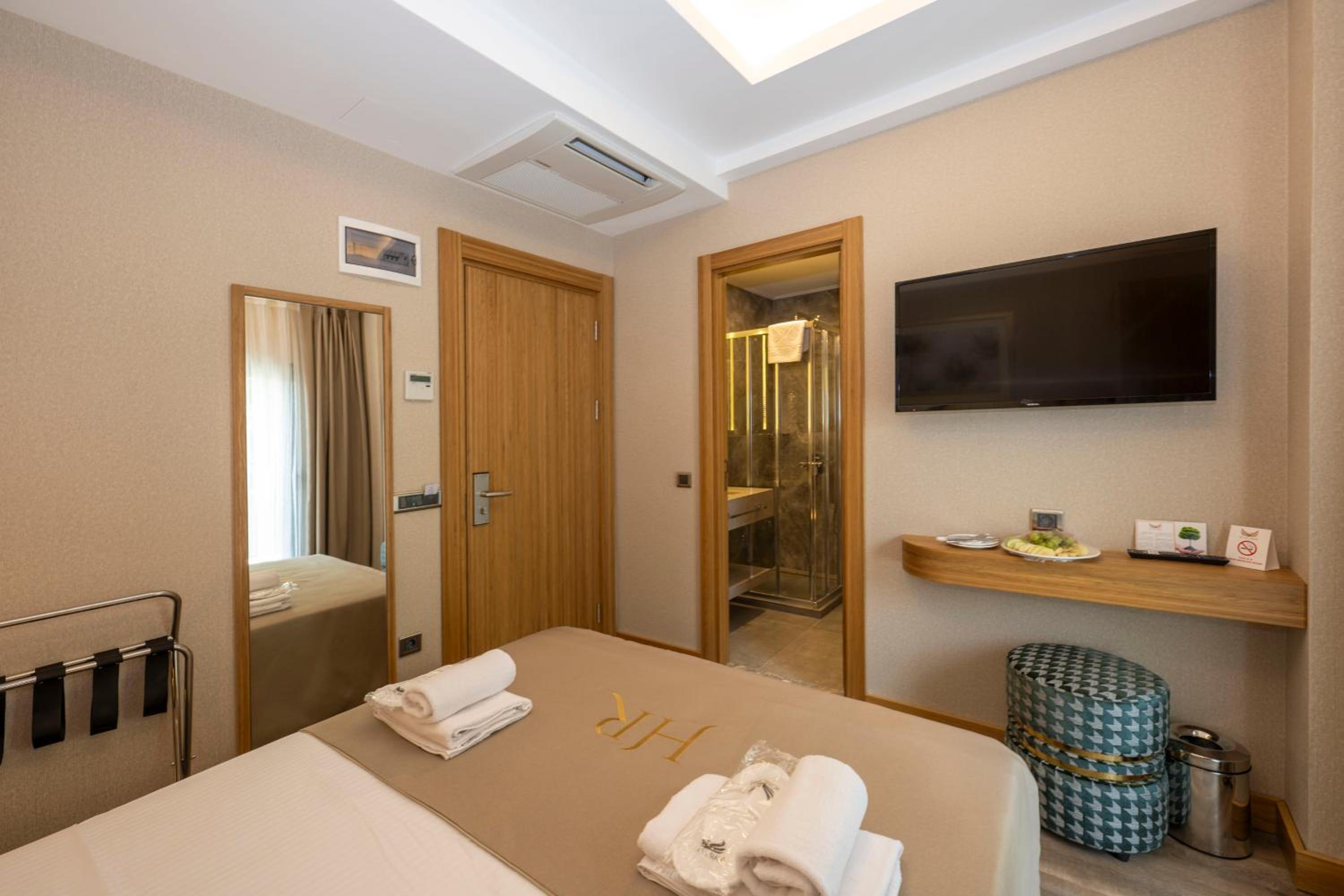 Economy Double Room photo 3