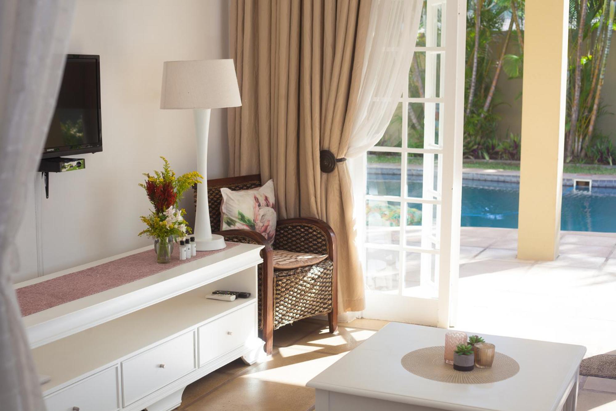 King Room with Patio photo 2