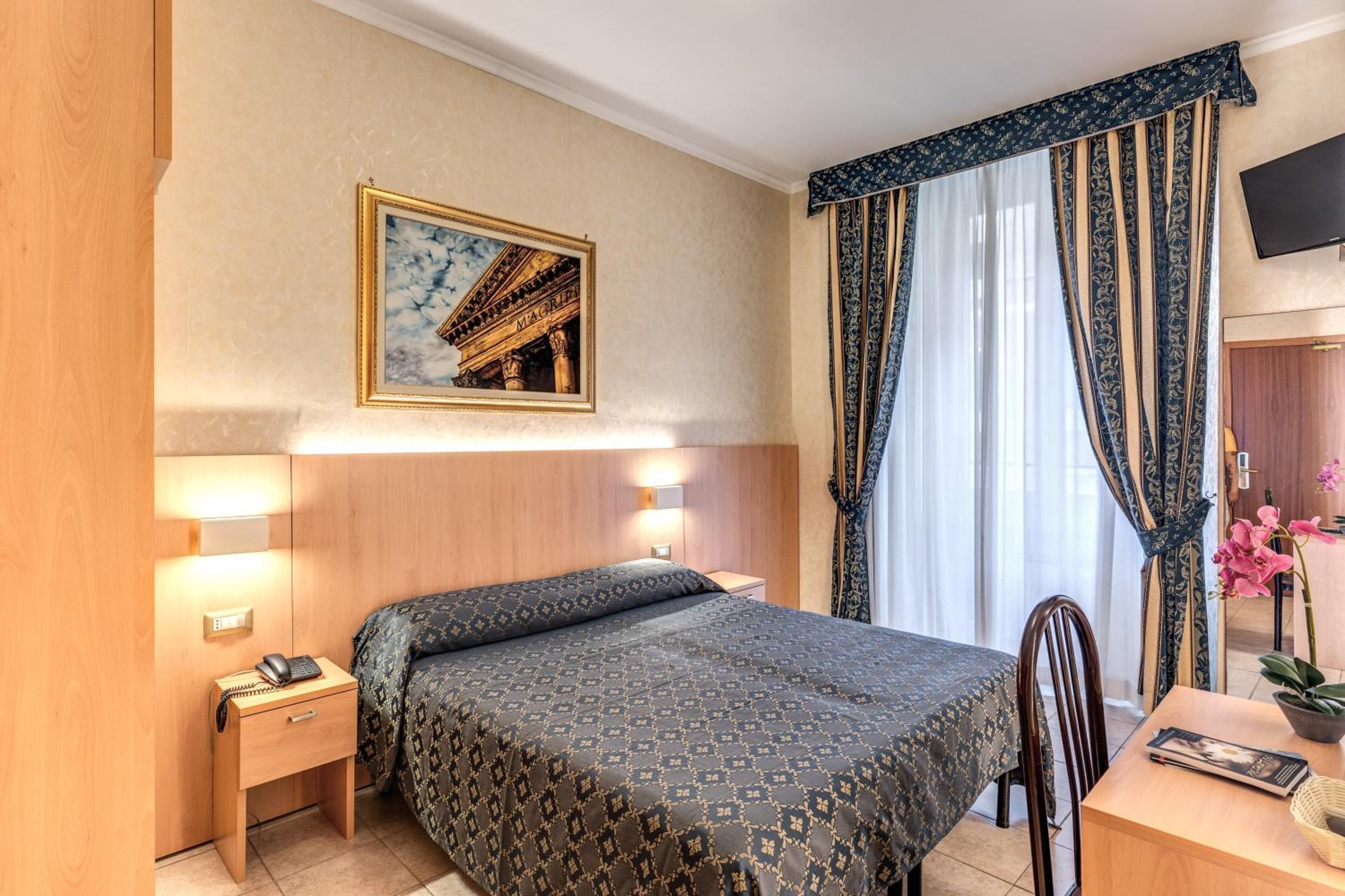 Double Room - Photo 6