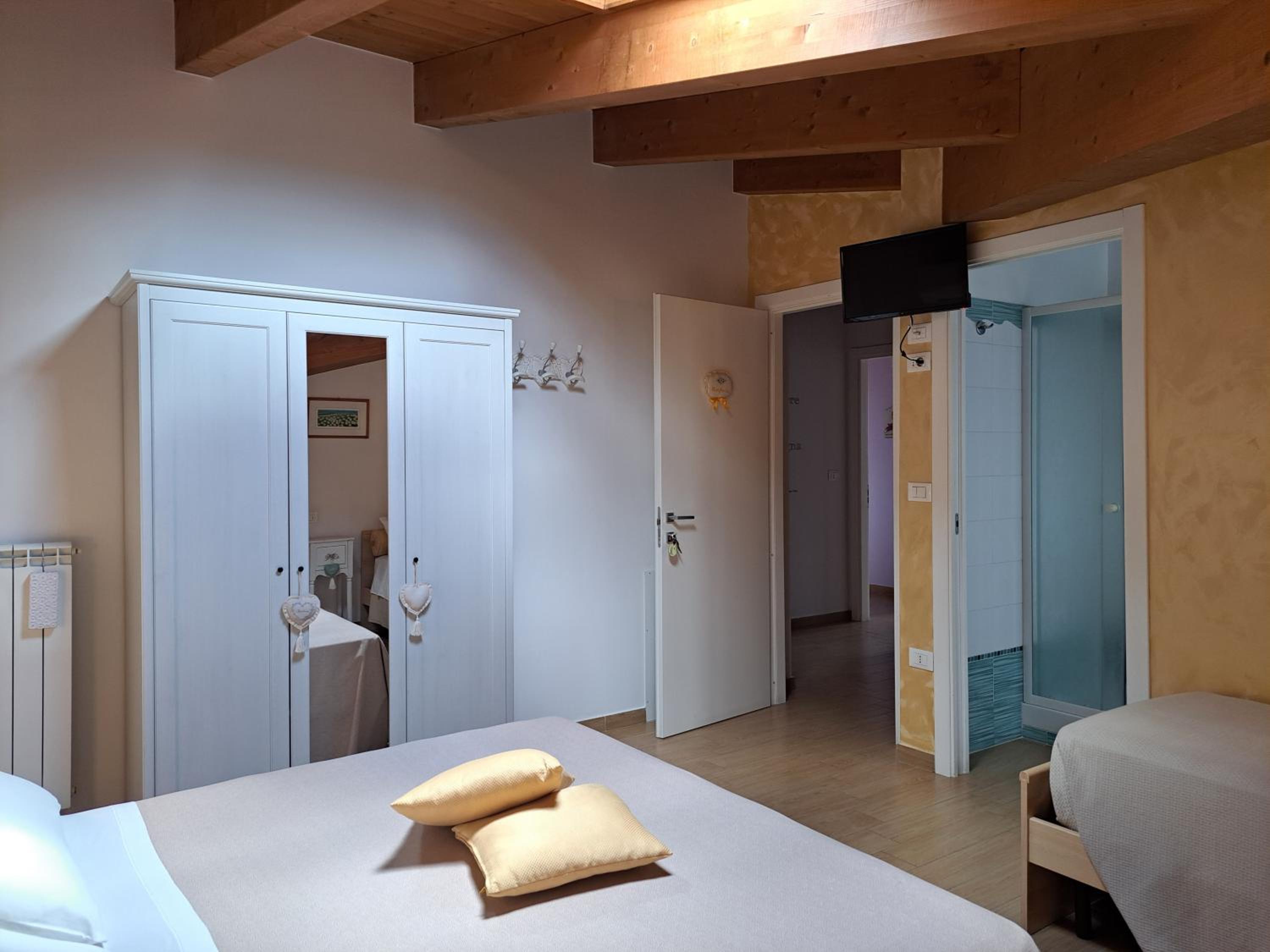 Large Double Room photo 1