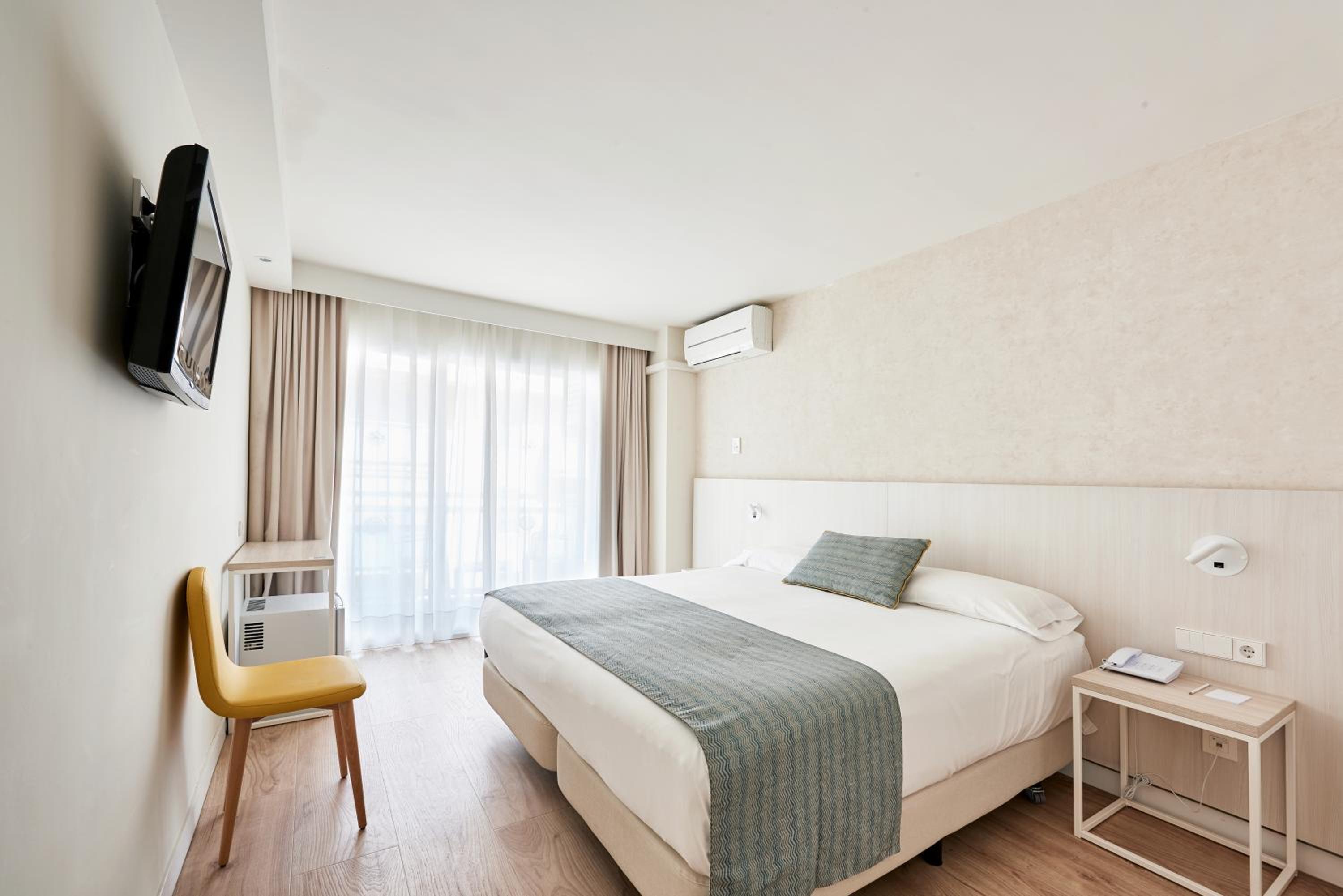 Double or Twin Room - Photo 1