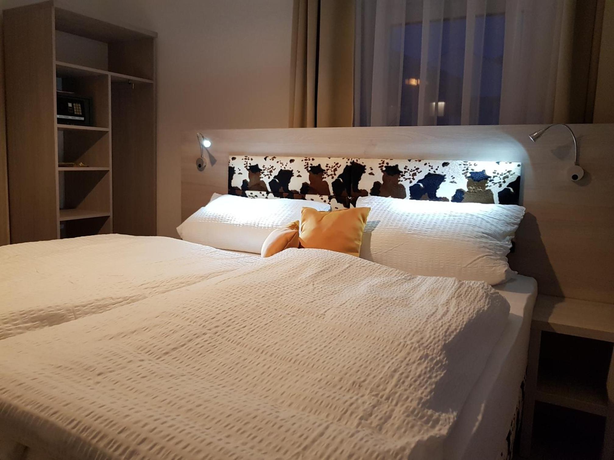 Deluxe Double Room with Balcony photo 2