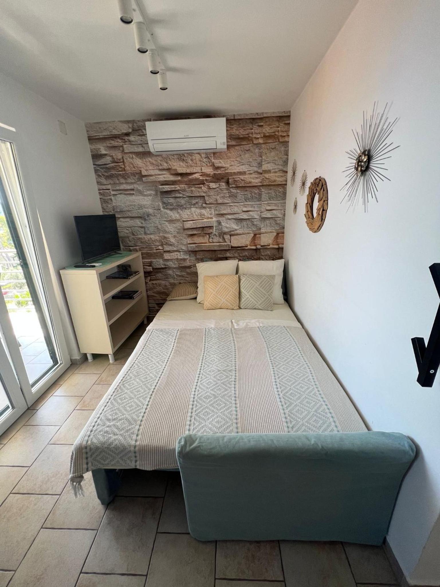 One-Bedroom Apartment with Sofa Bed and Sea View - First Floor - Photo 14