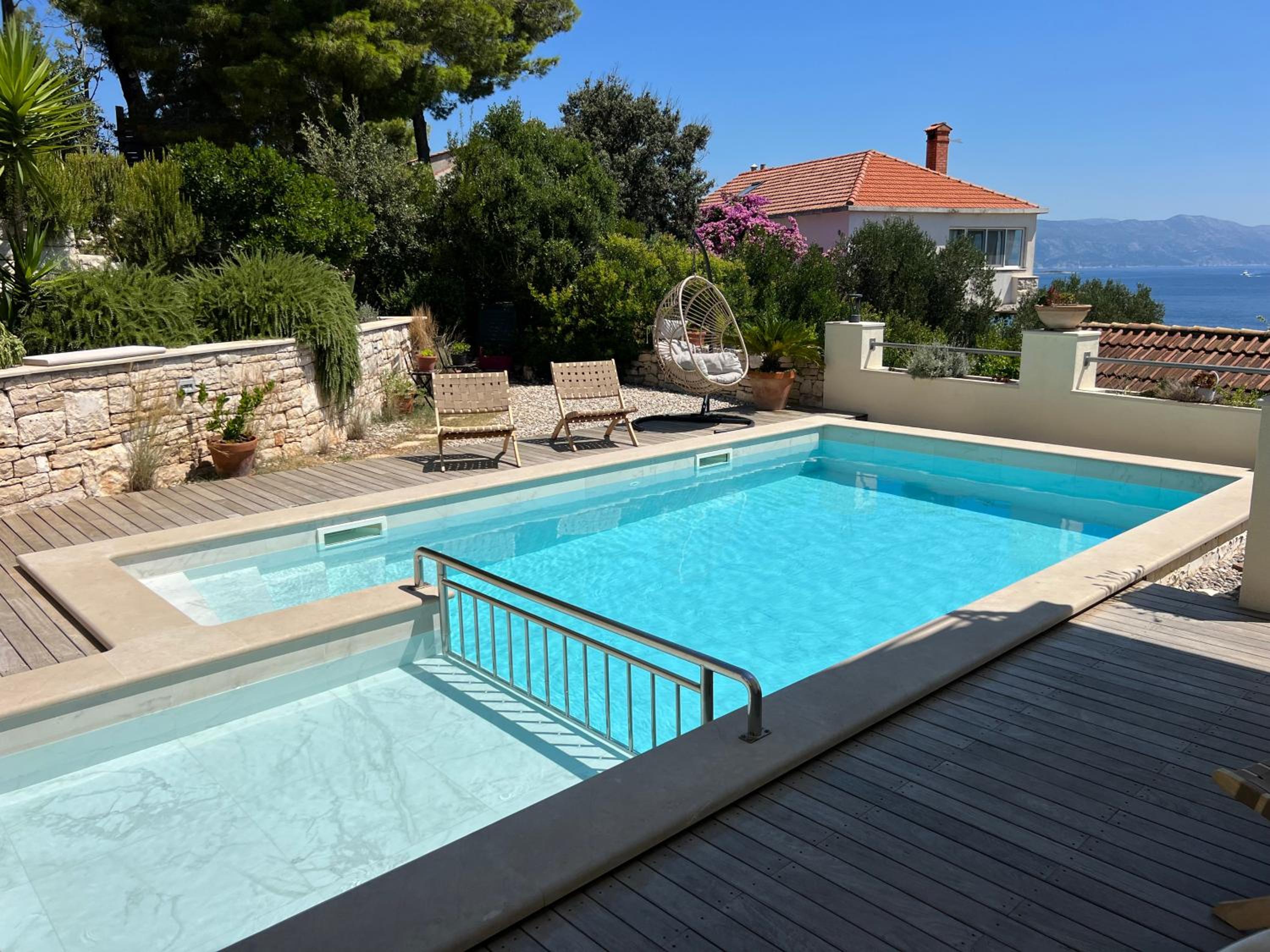 Two-Bedroom Apartment with Sofa Bed and Sea View - Photo 40