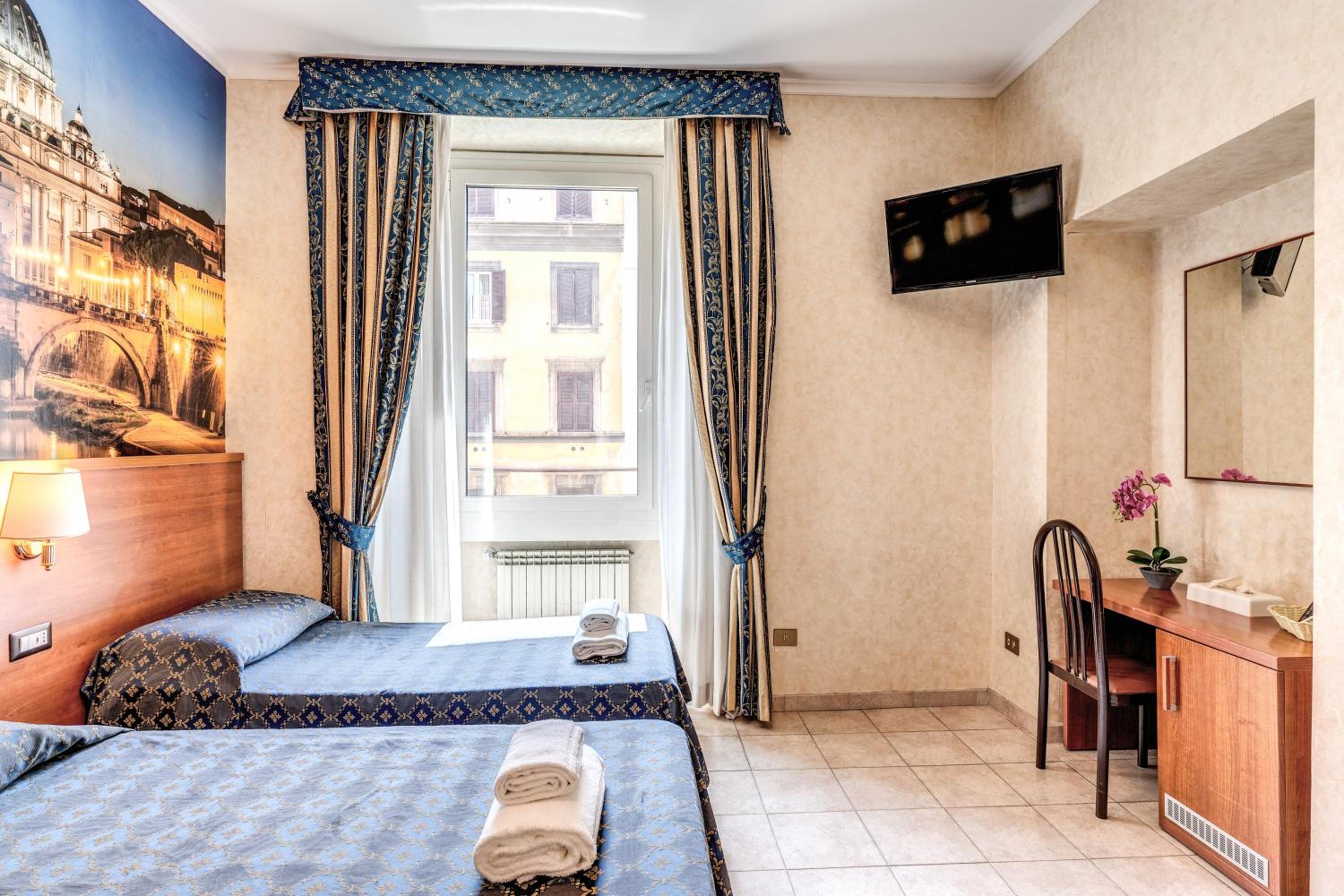 Triple Room - Photo 9