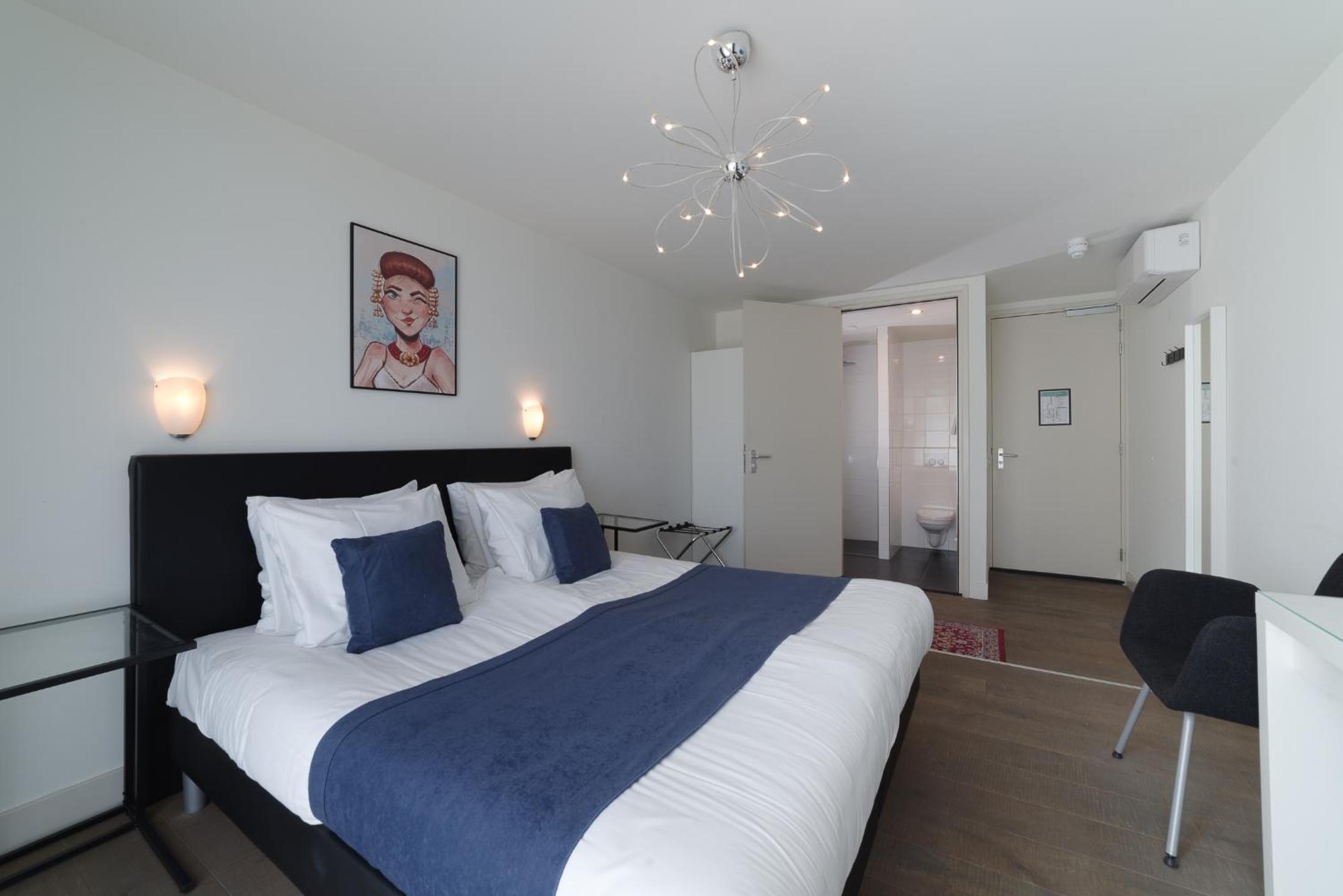 King Room with Balcony - Photo 1