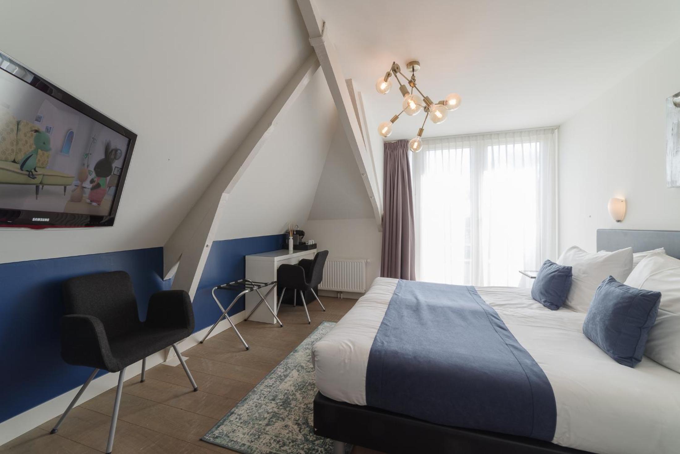 Double Room with Balcony - Photo 1