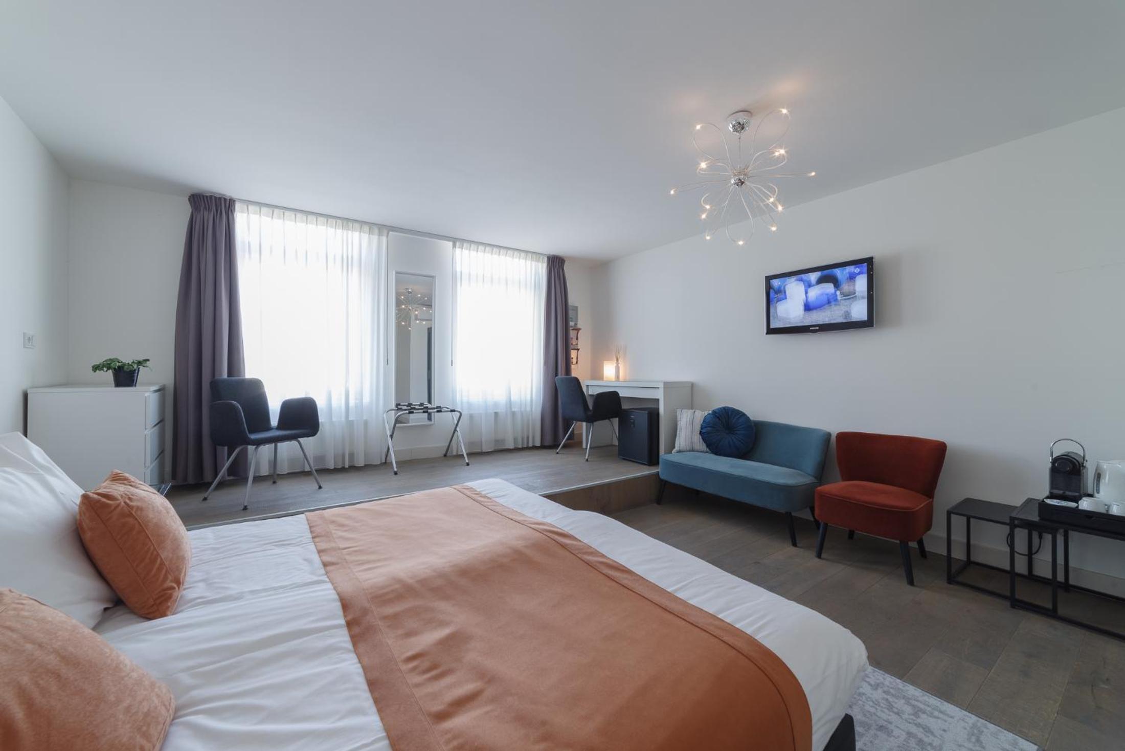 Superior King Room - Photo 8