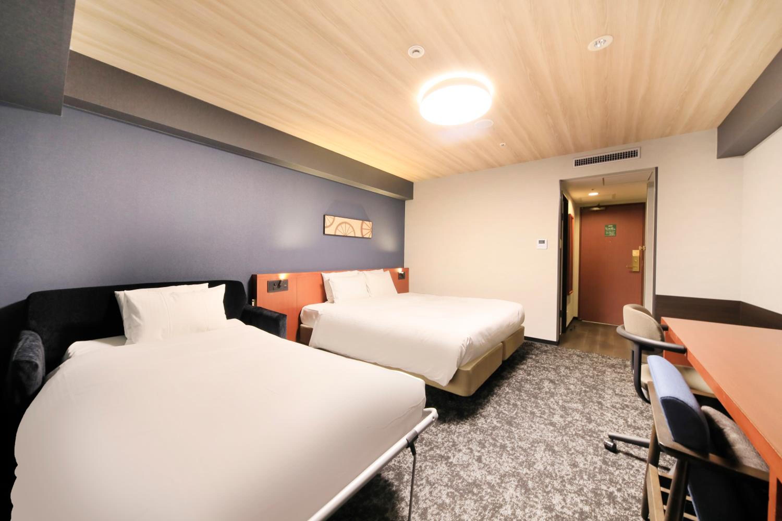 Deluxe Double Room - Smoking - Photo 8