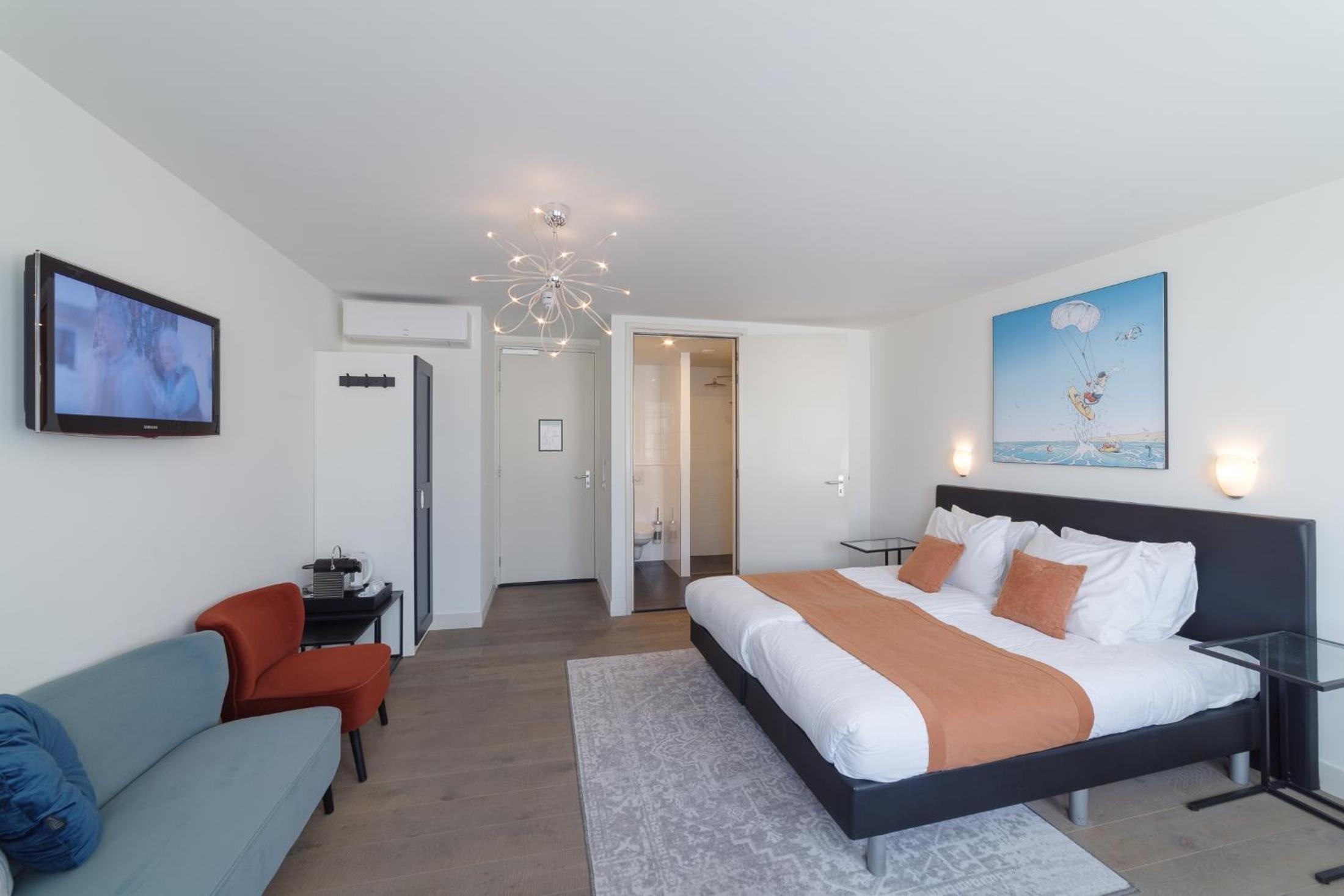 Superior King Room - Photo 3