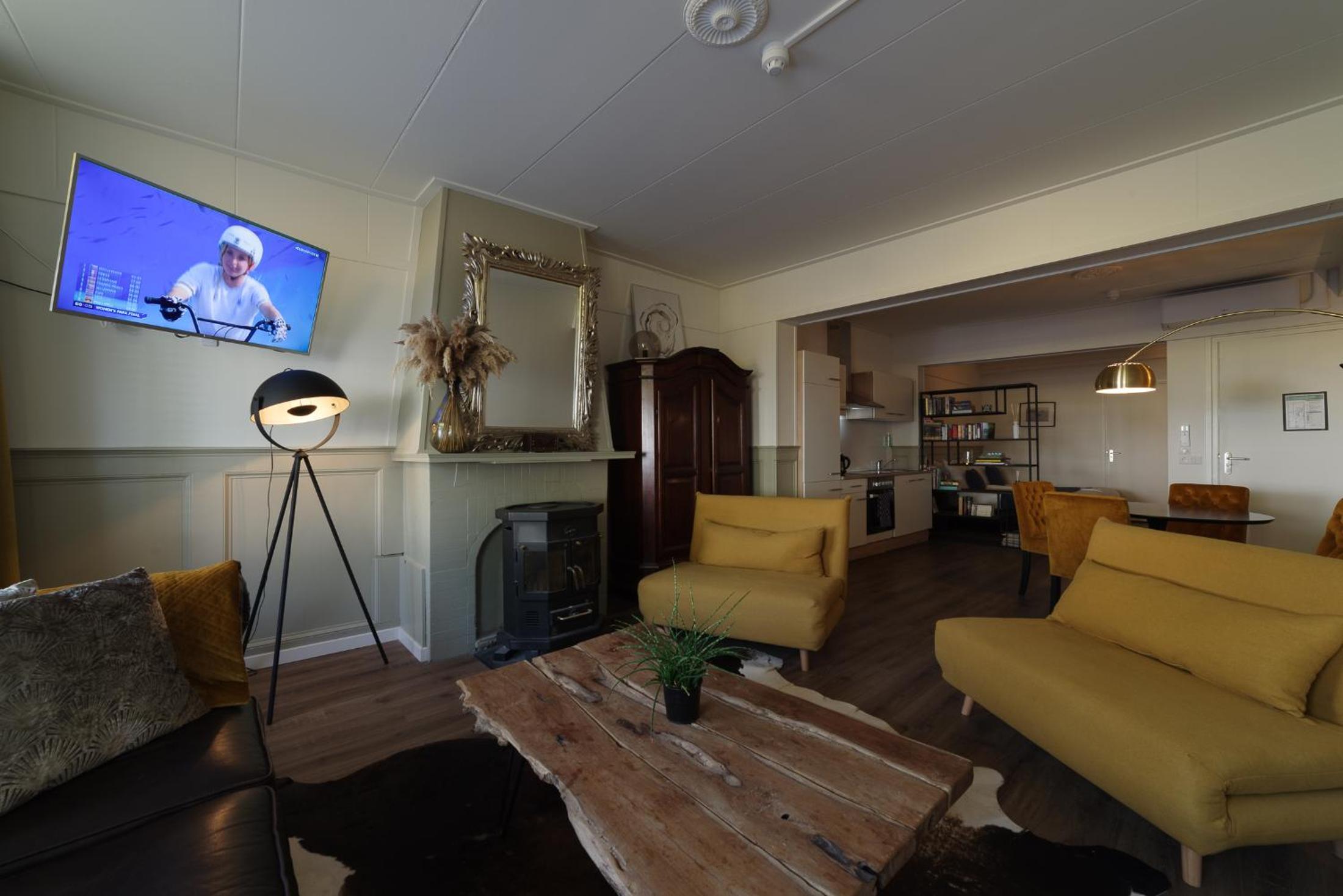 King Studio with Sofa Bed - Photo 5