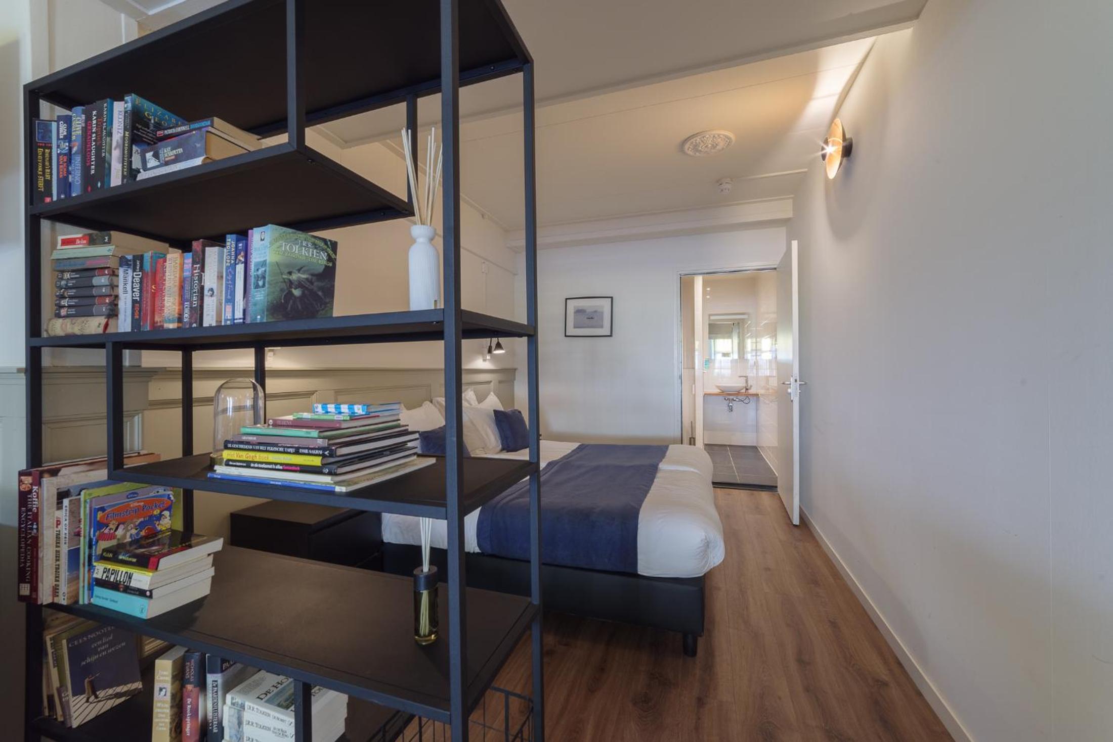 King Studio with Sofa Bed - Photo 7