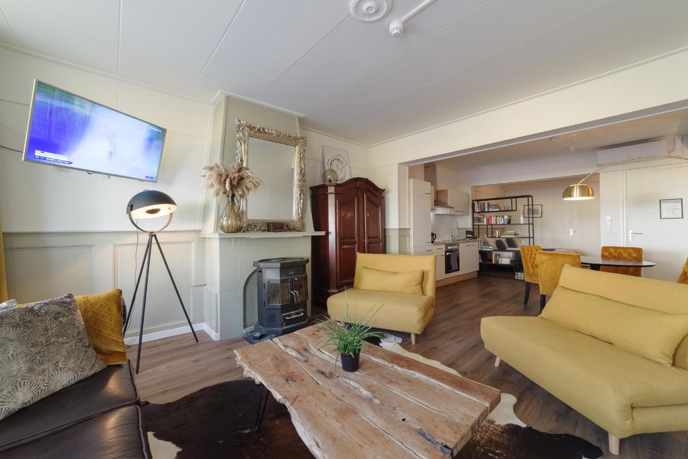 King Studio with Sofa Bed - Photo 8