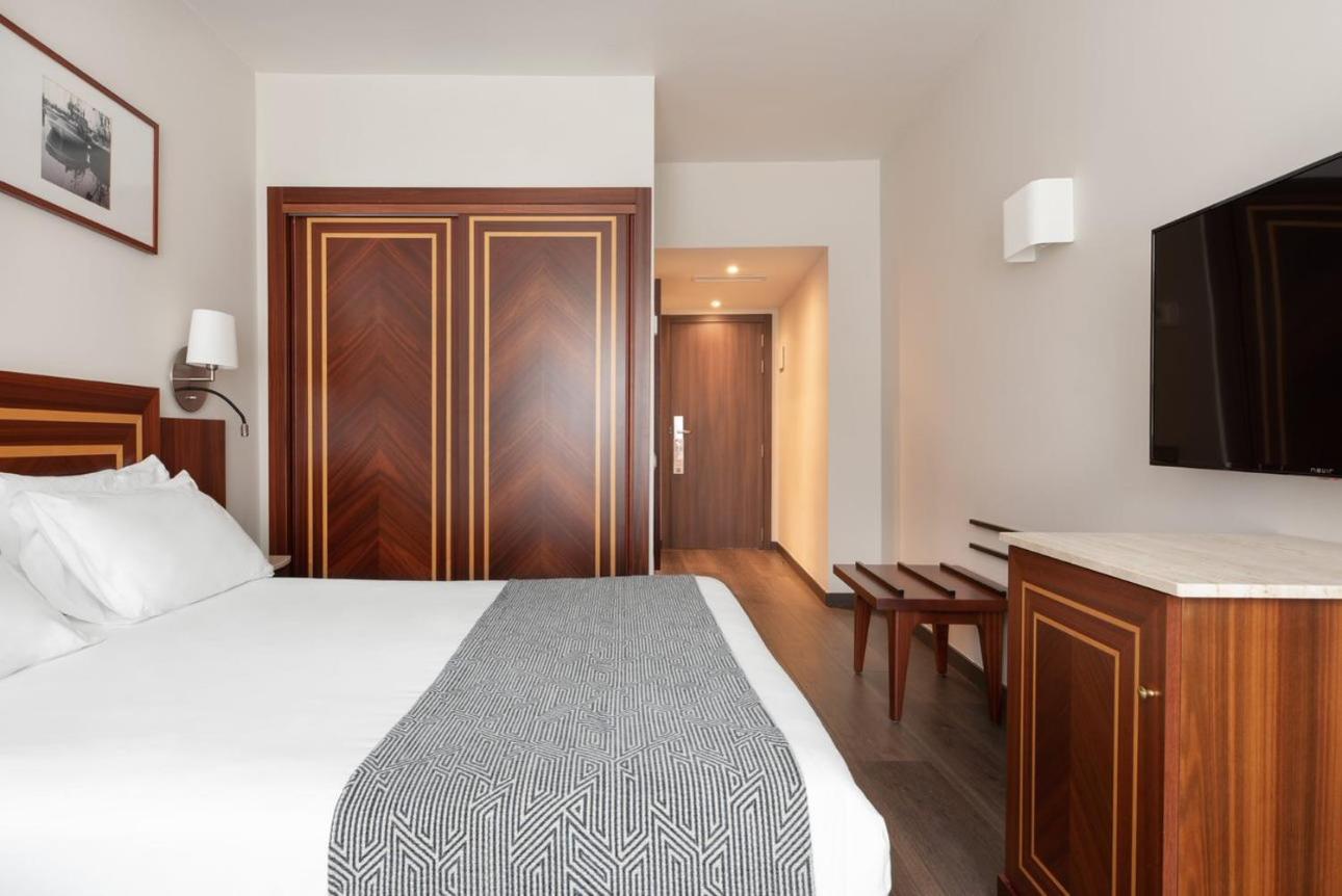 Double Room with Sea View - Photo 4