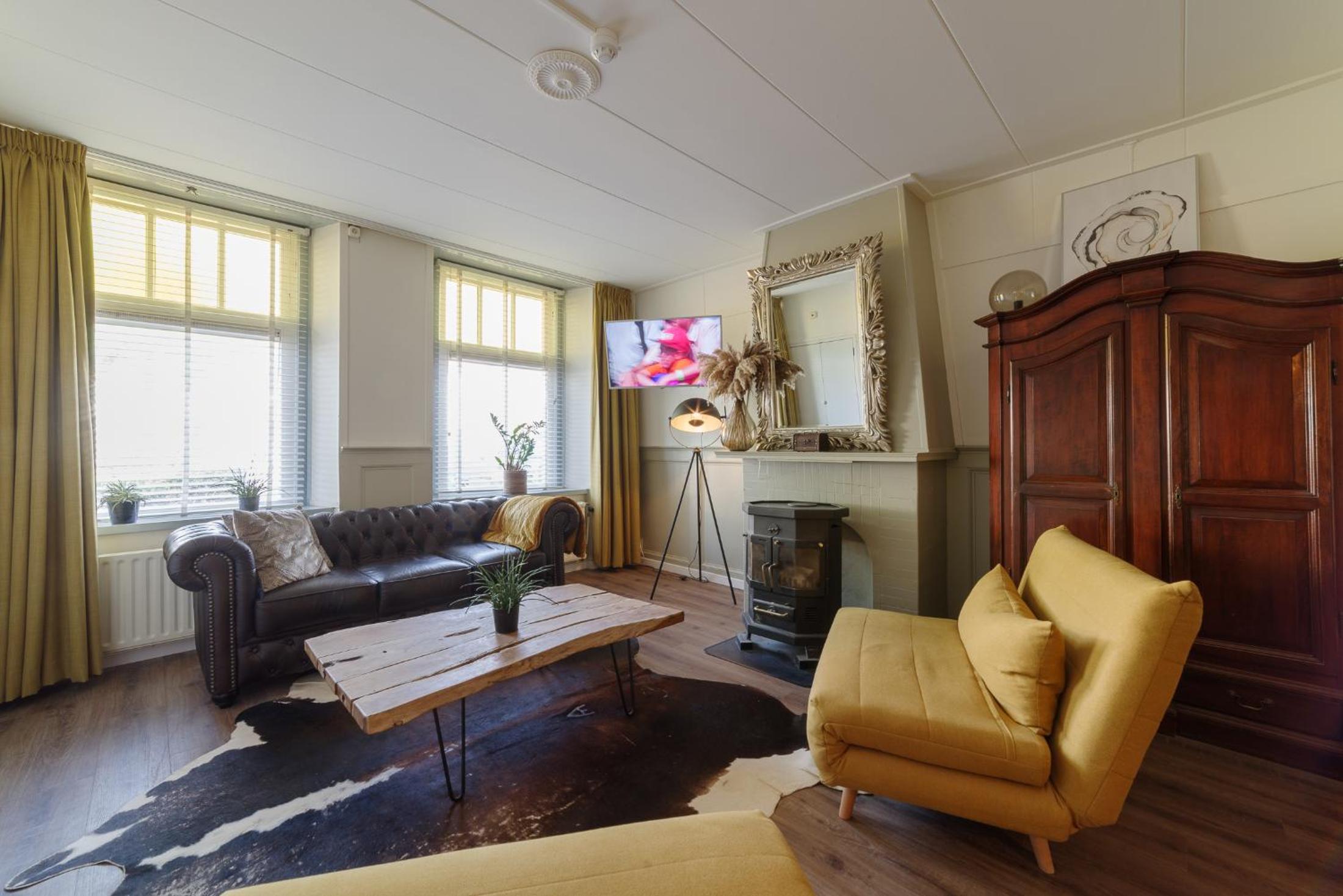 King Studio with Sofa Bed - Photo 9