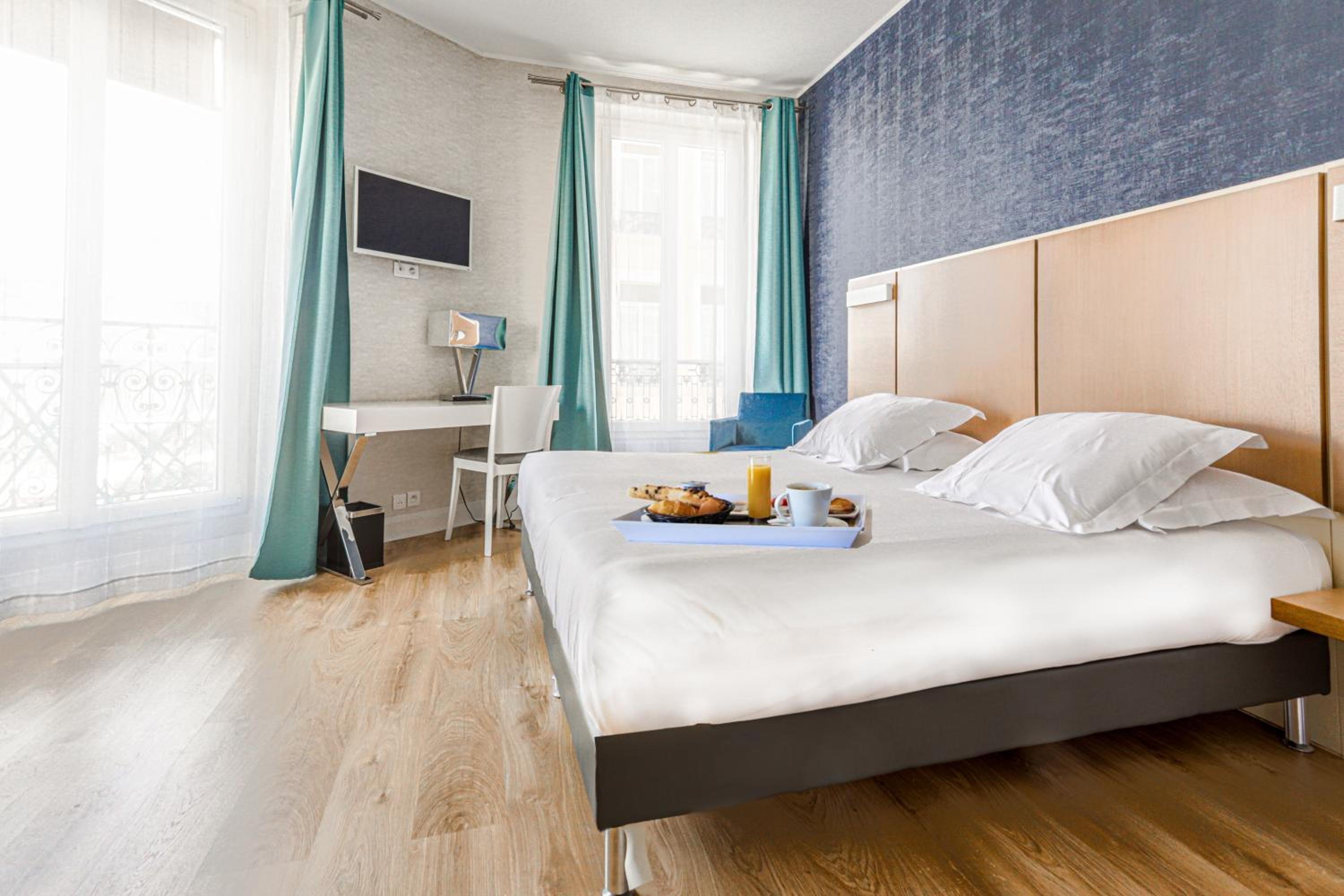 Superior Double Room with Balcony - Photo 1