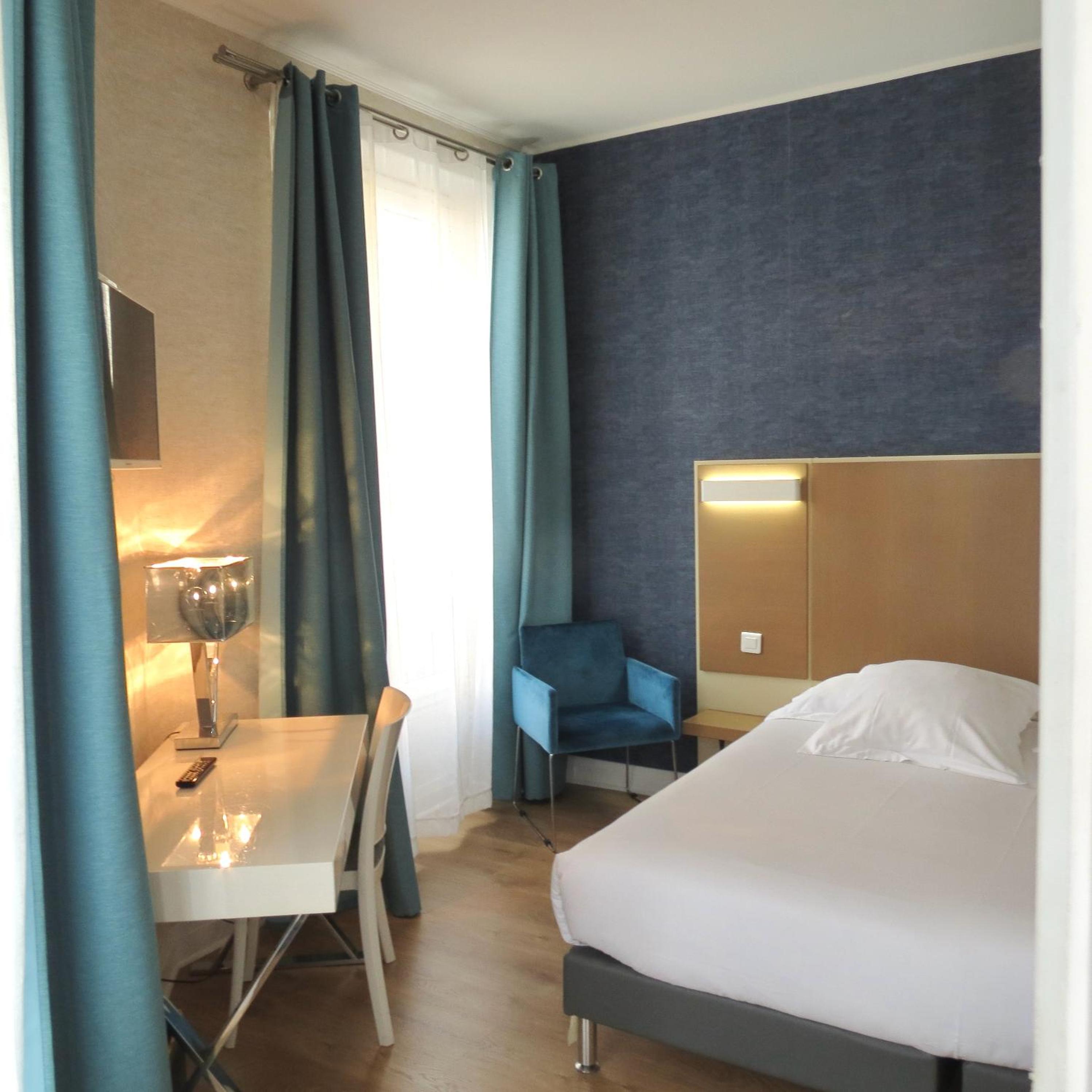 Superior Double Room with Balcony - Photo 3