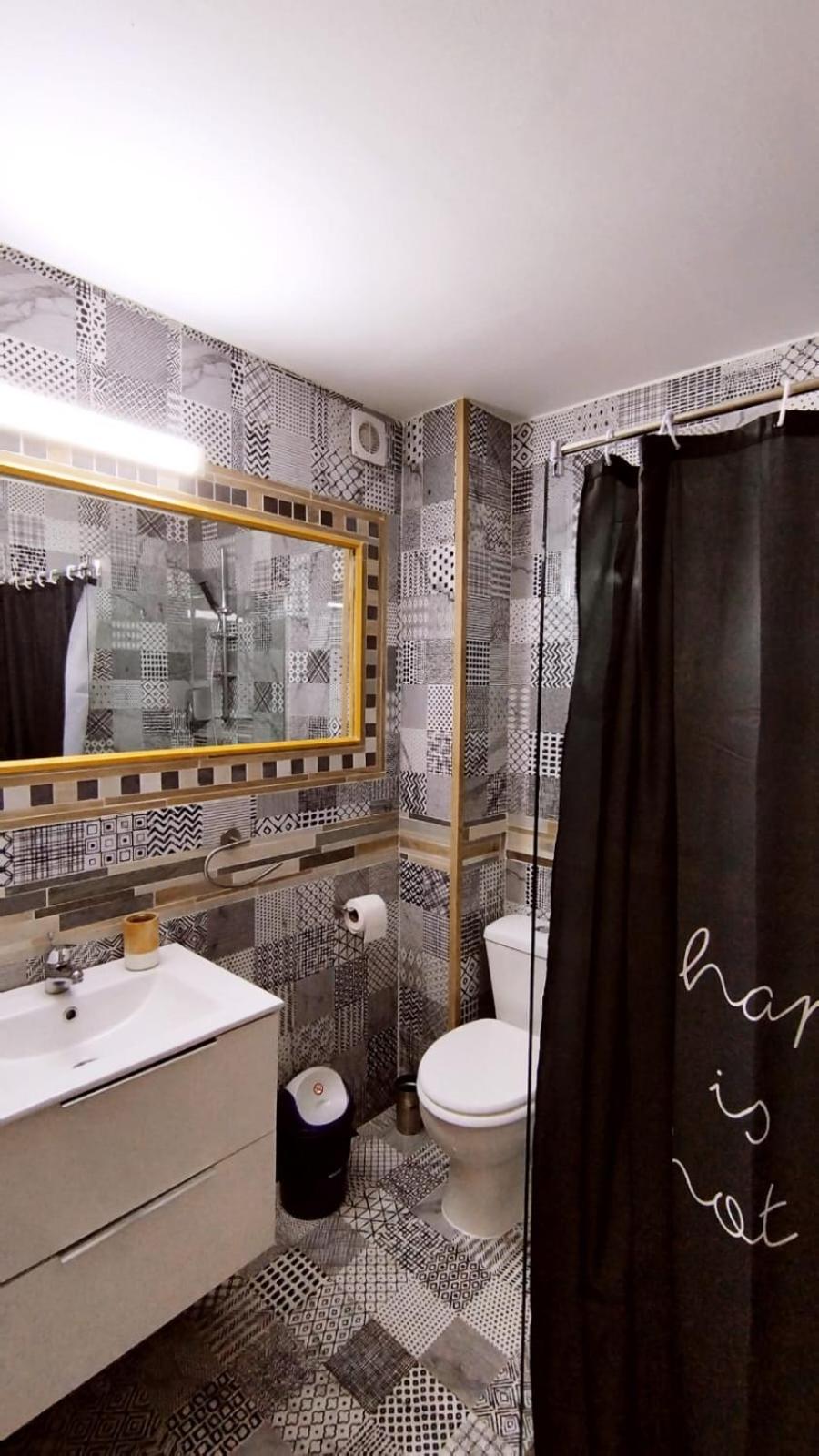 King Room with Balcony - Photo 2