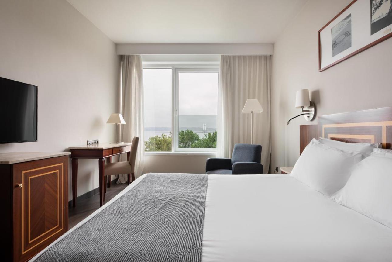 Double Room with Sea View - Photo 3