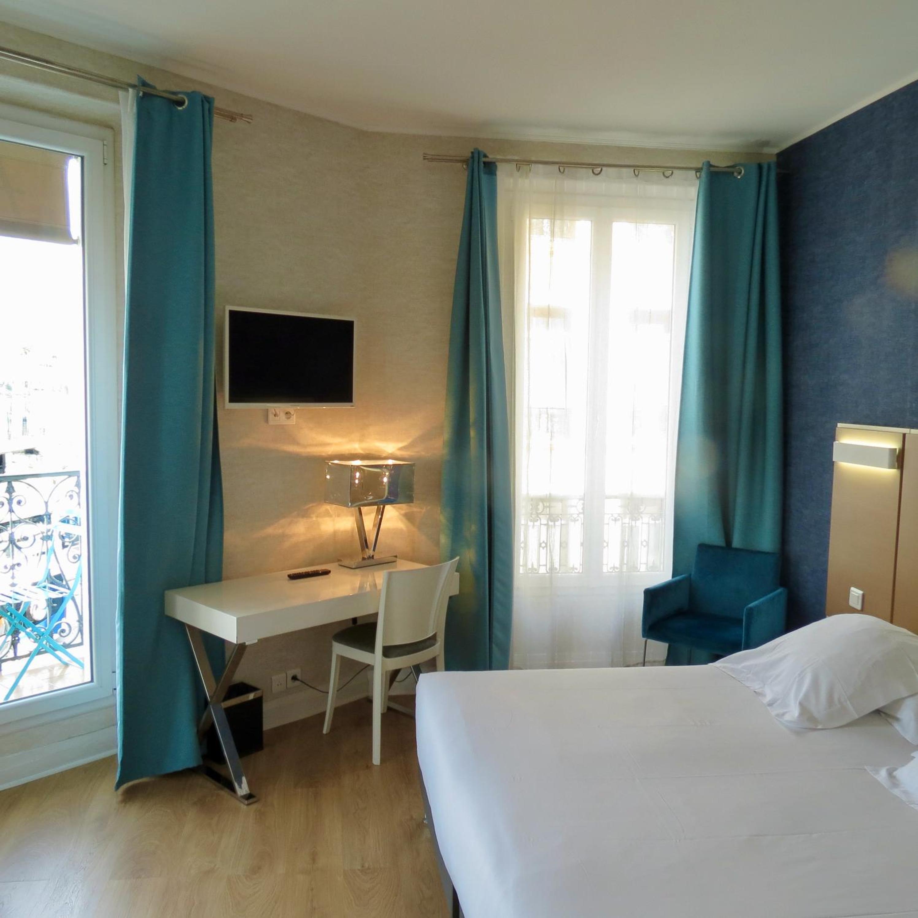 Superior Double Room with Balcony - Photo 2