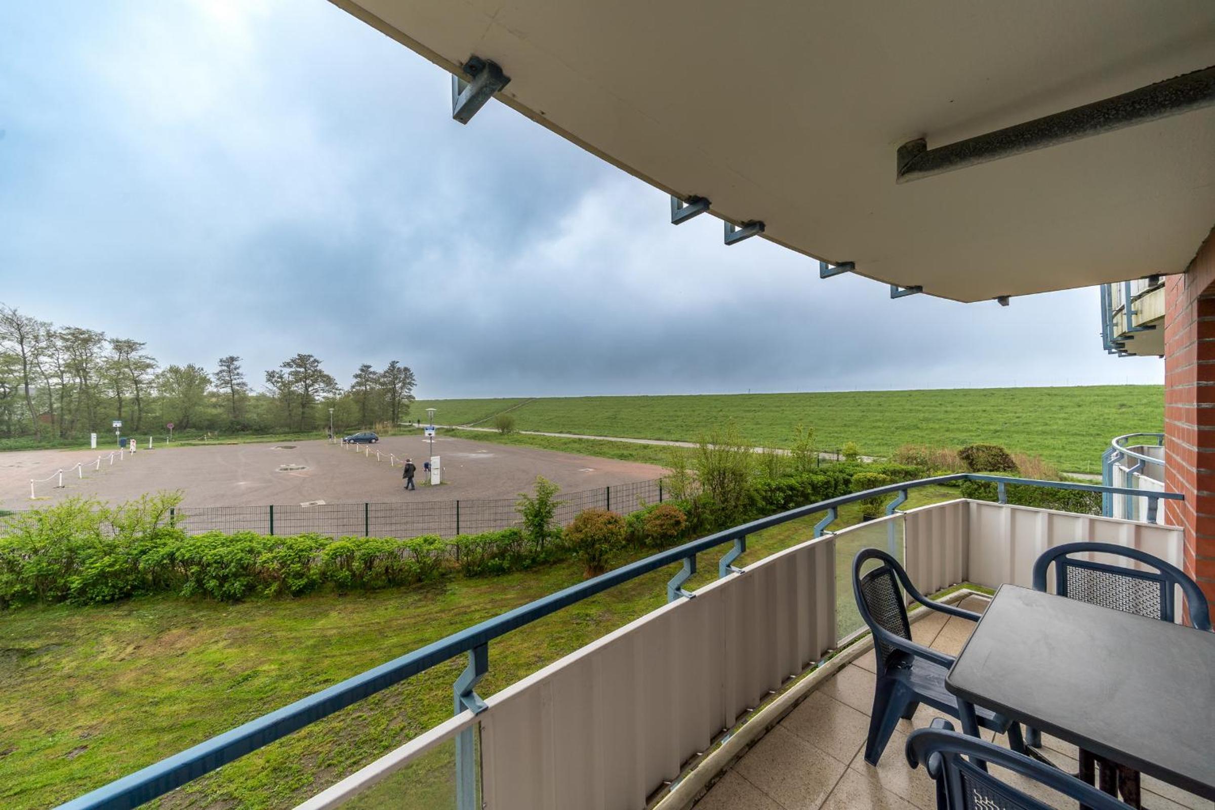 Apartment with Balcony photo 2