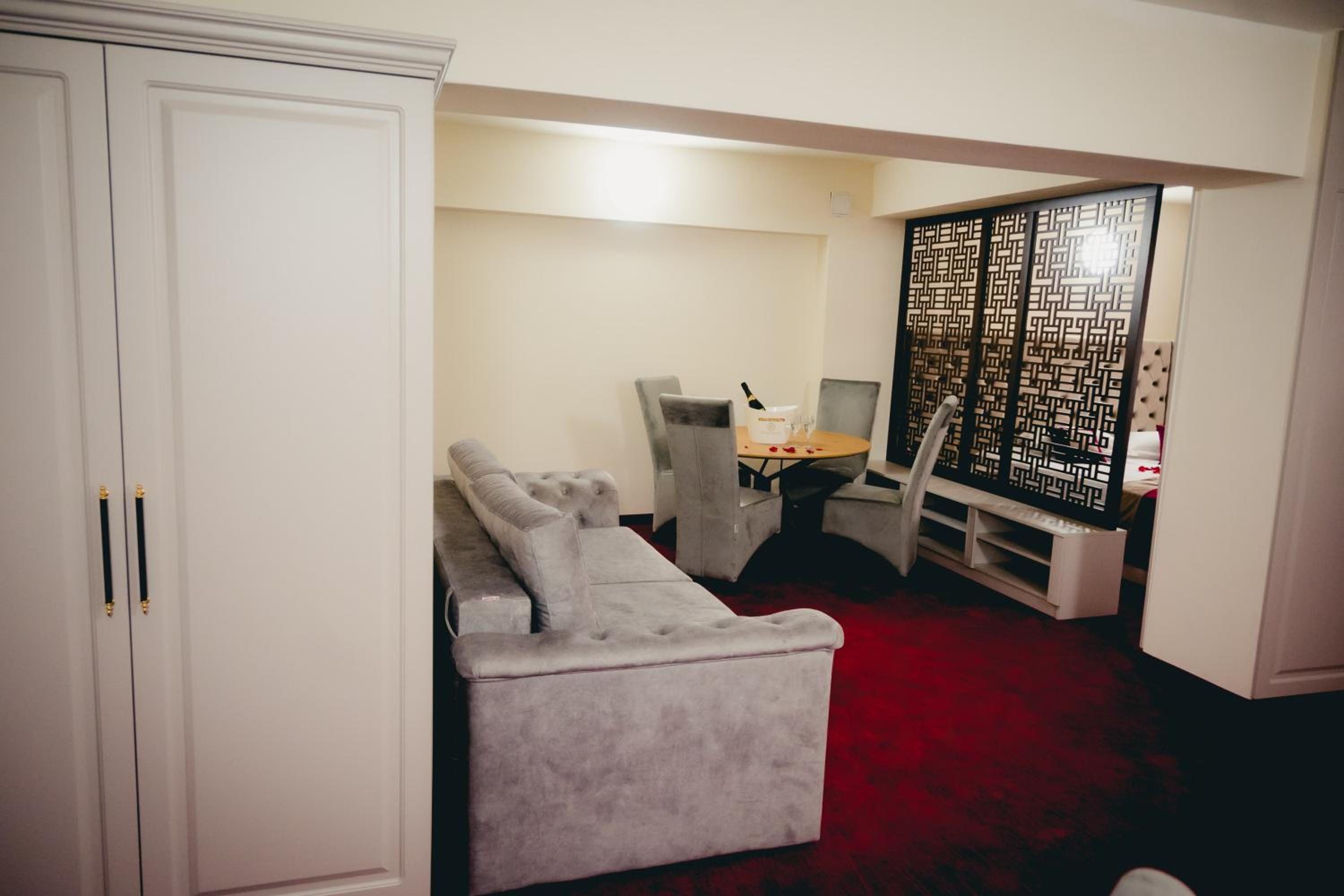 King Suite photo 2