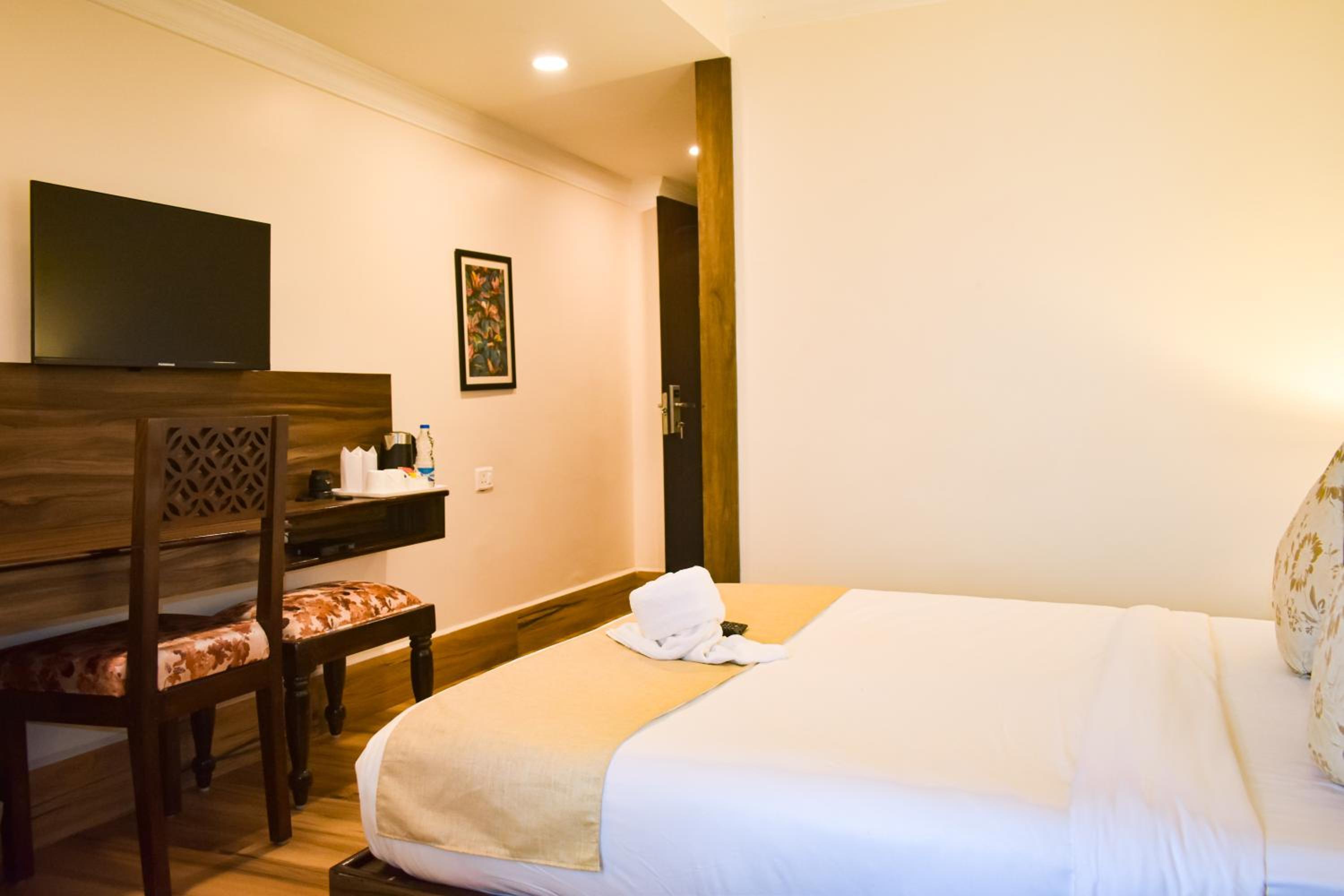 Standard Double Room - Photo 8