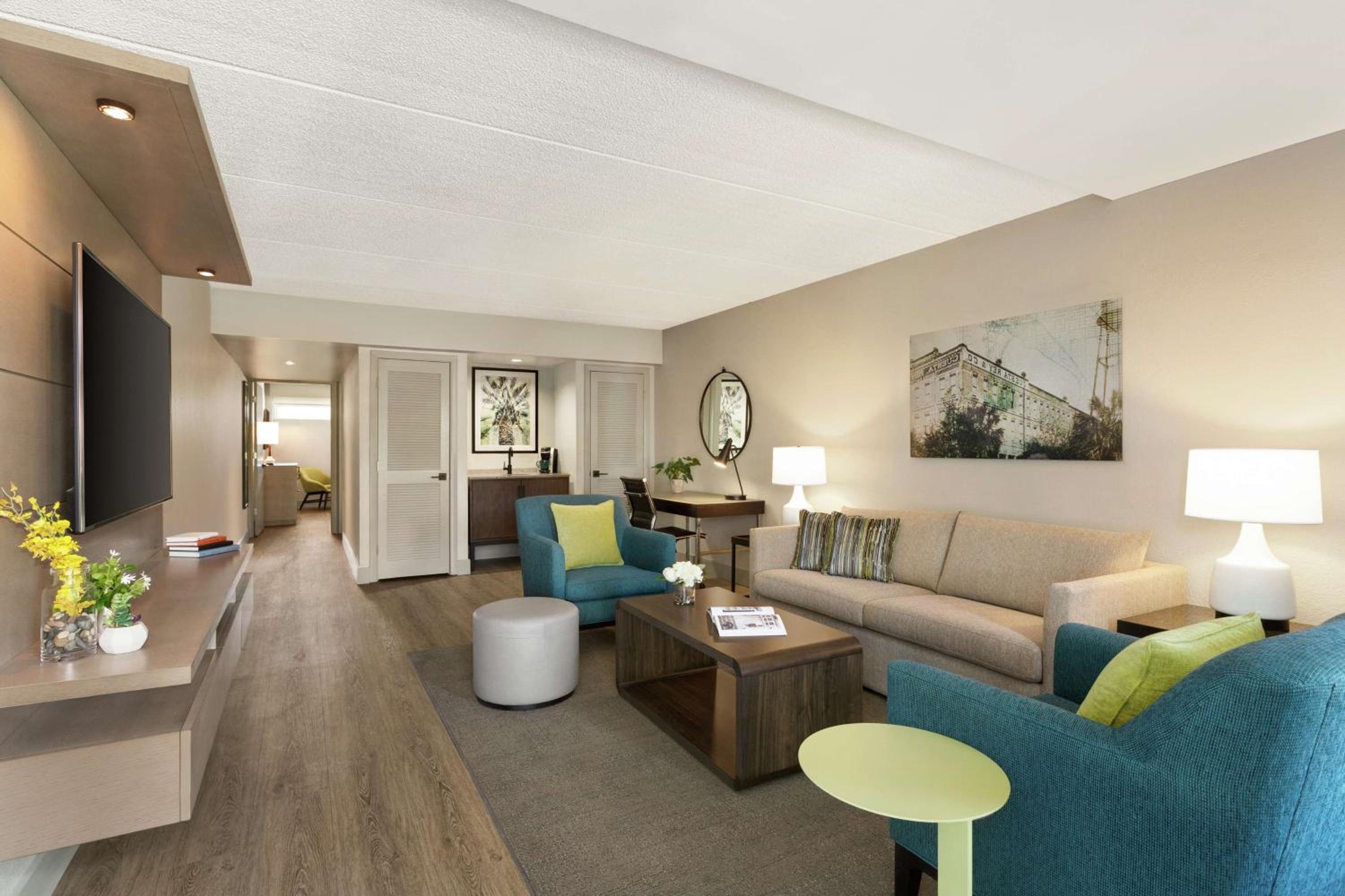 King Suite with Pool View - Photo 3