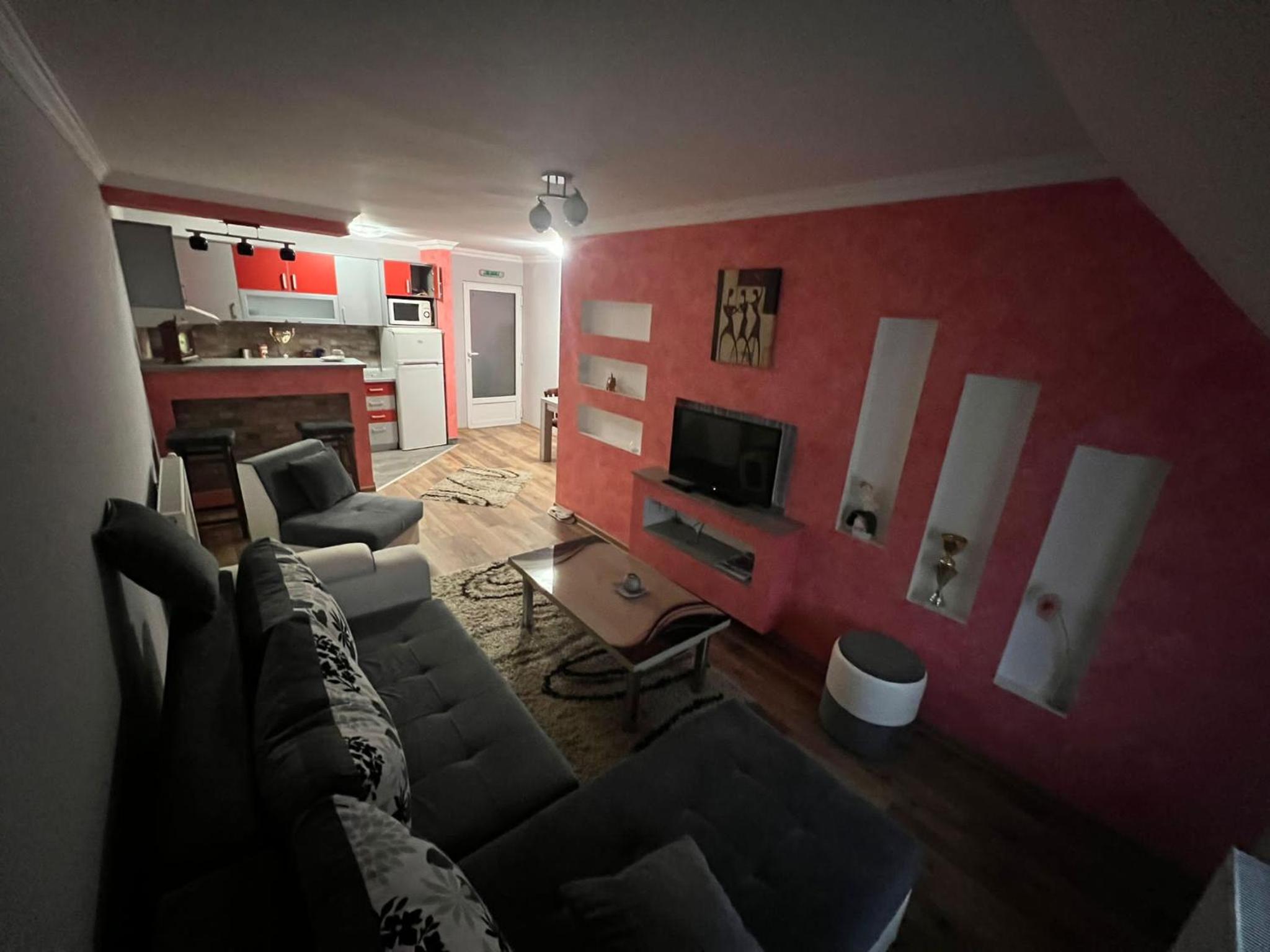 One-Bedroom Apartment photo 1