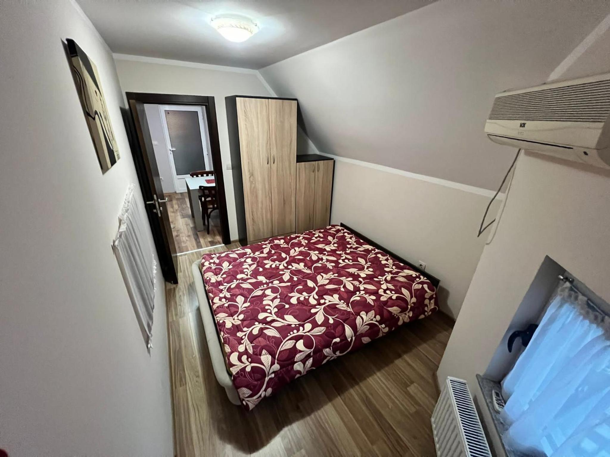 One-Bedroom Apartment photo 3