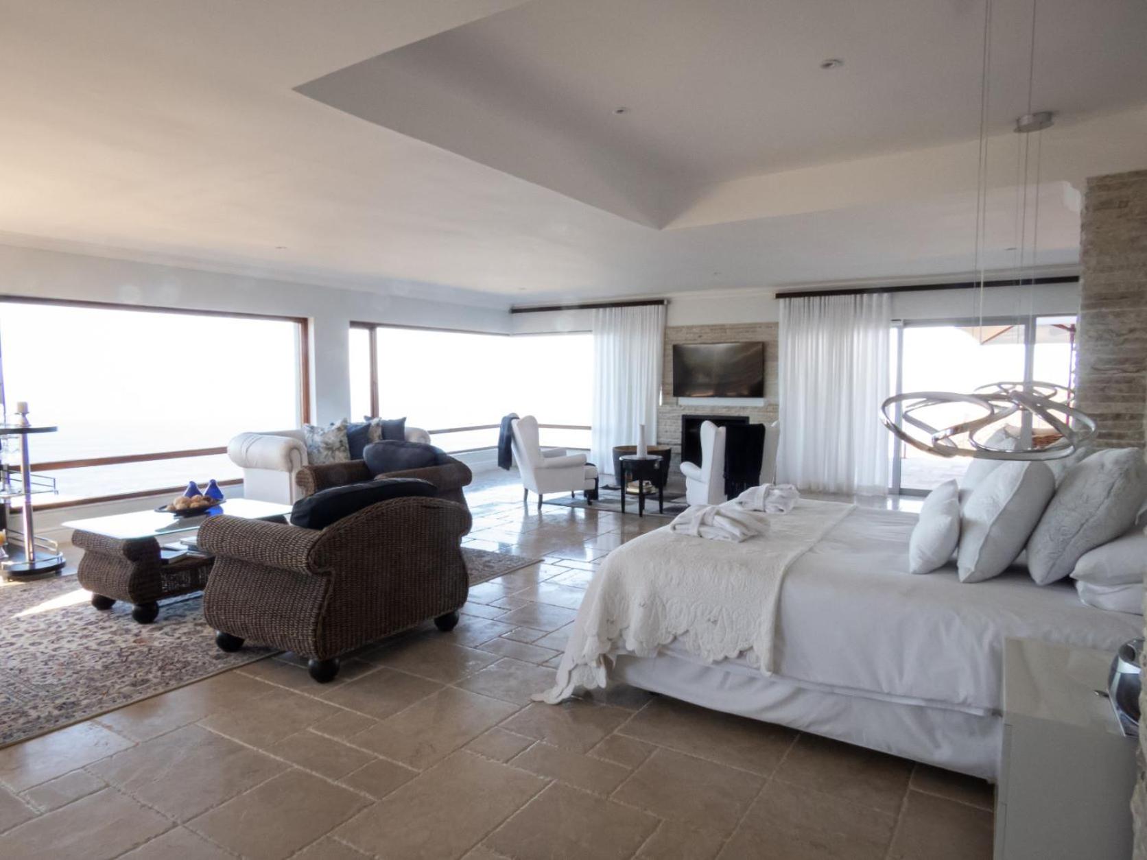 Deluxe King Suite - Photo 1