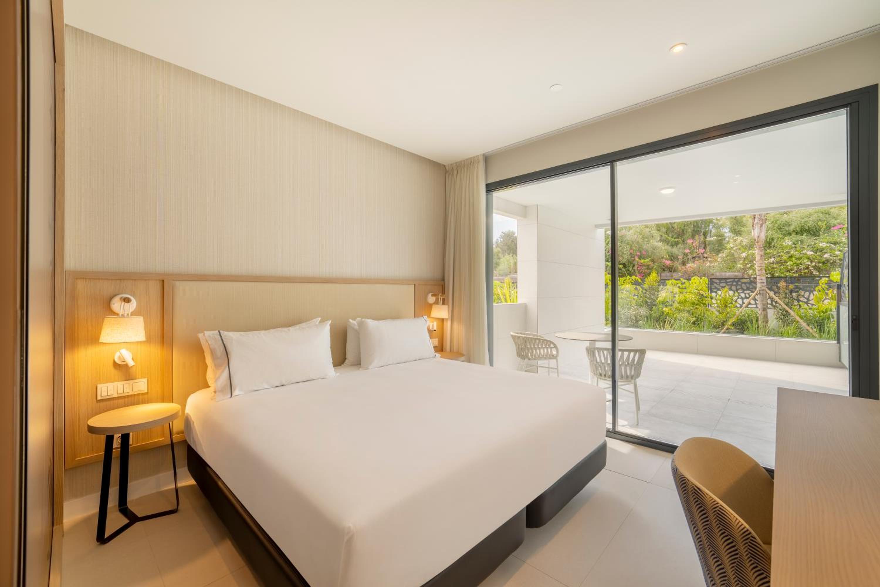 Oasis Deluxe with Terrace - Photo 3