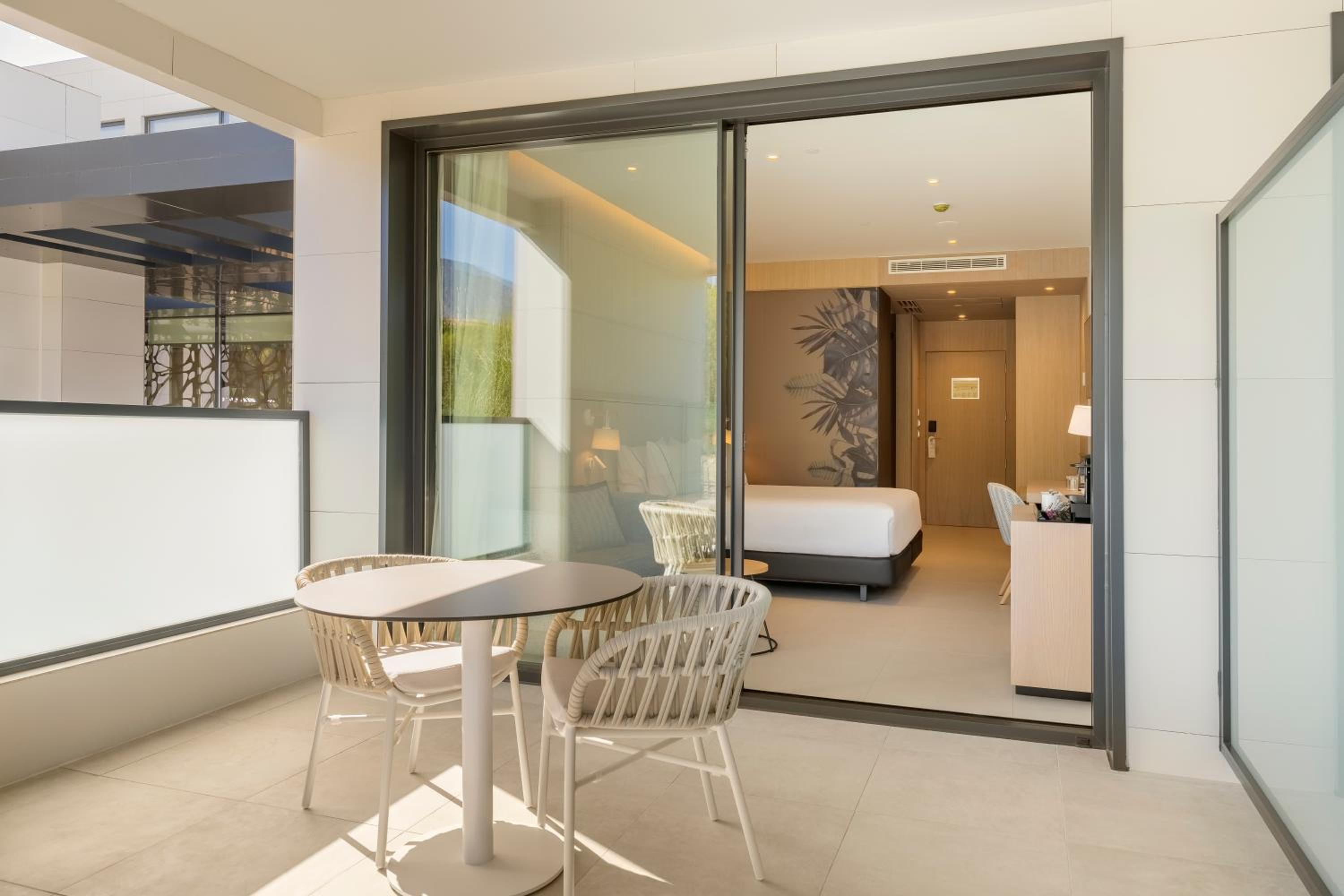 Oasis Premium with Terrace - Photo 4