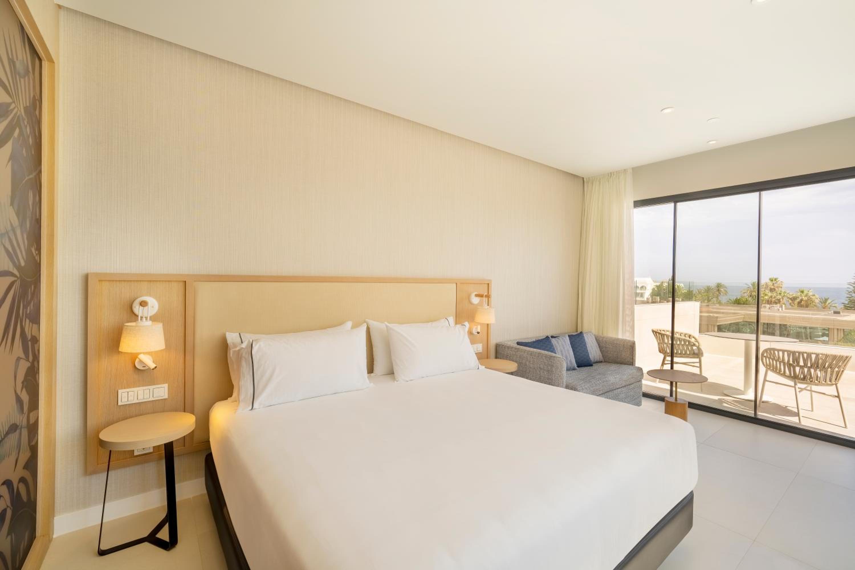 Double Room with Pool View - Photo 1