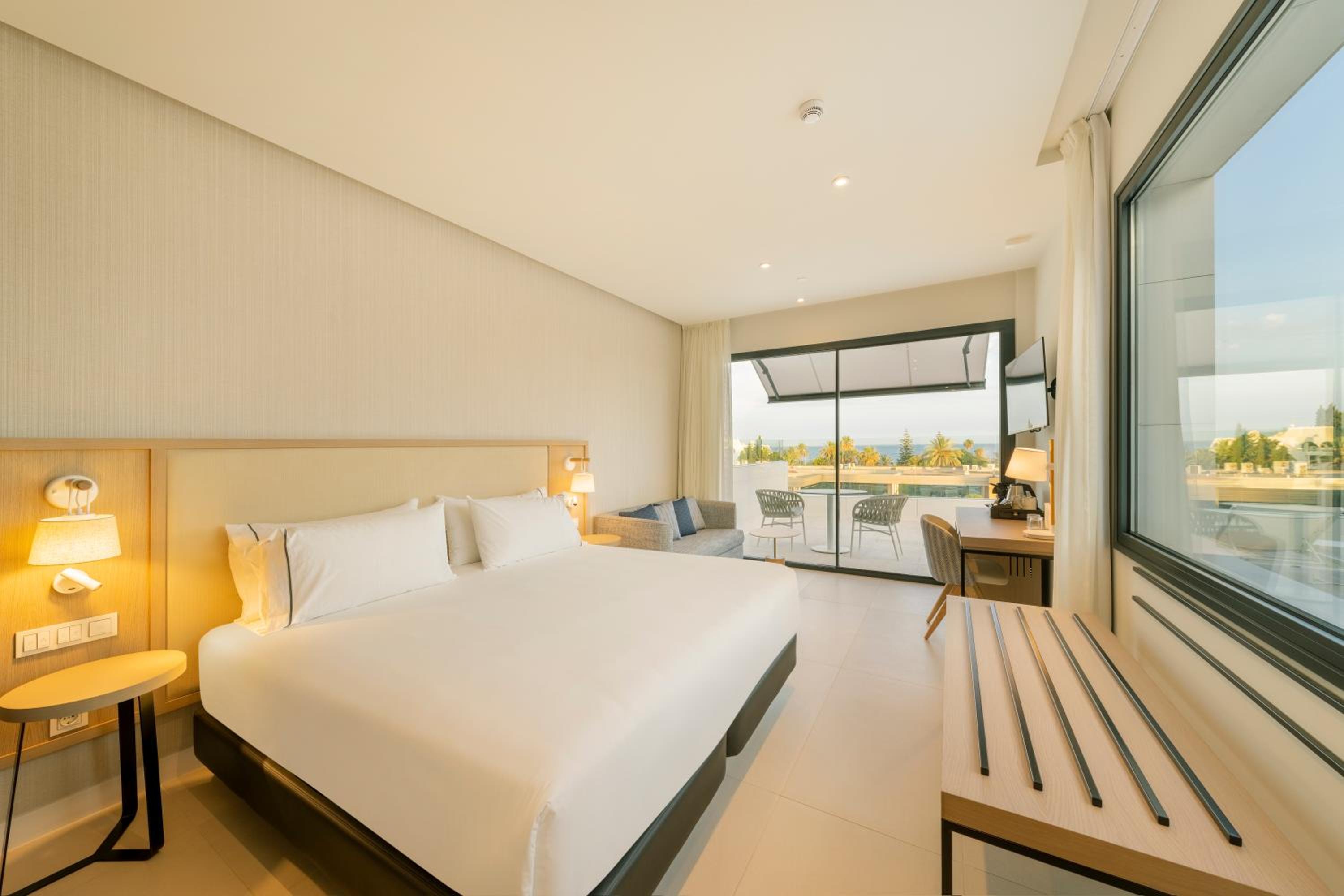 Double Room with Pool View - Photo 4