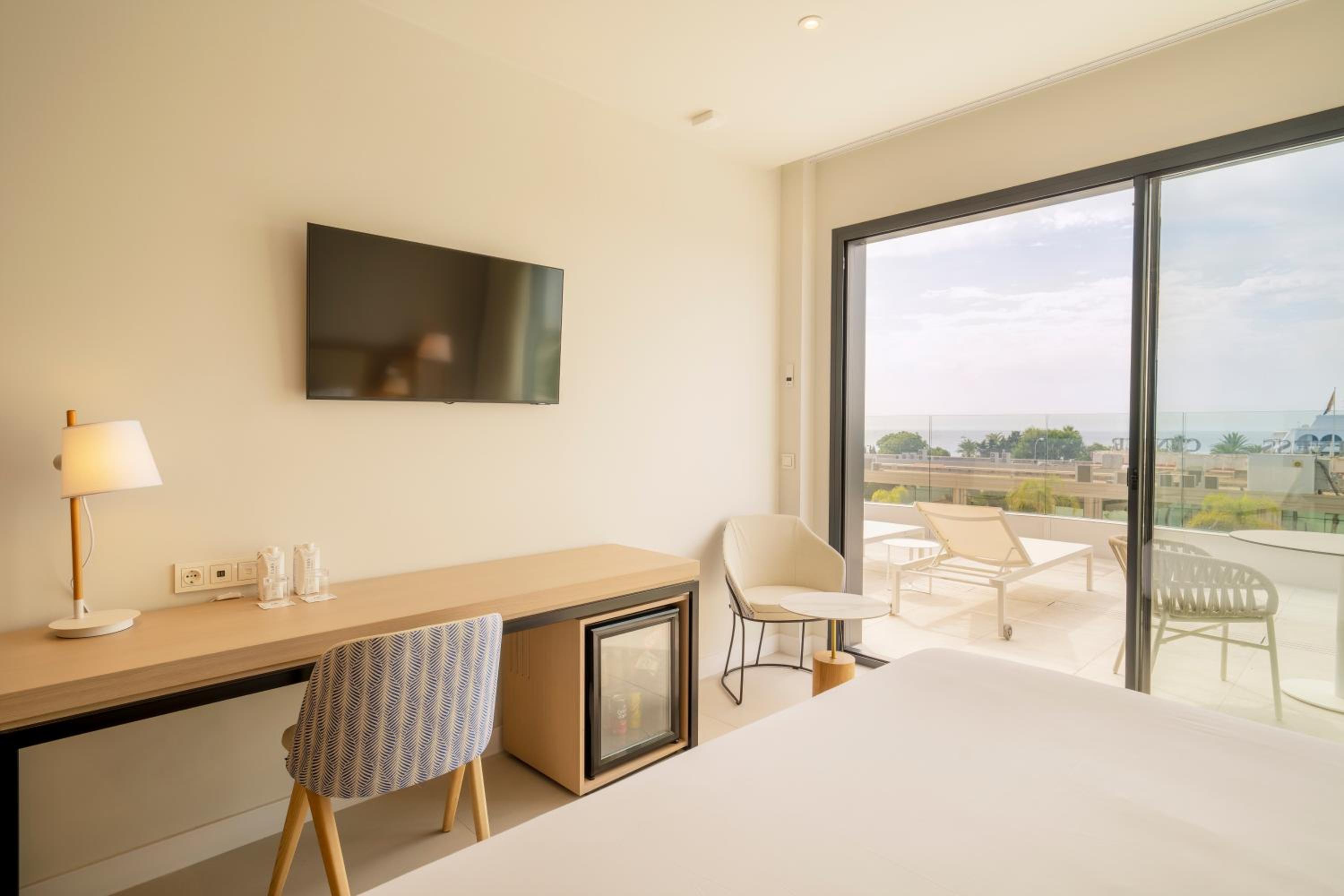 Deluxe Double Room with Sea View photo 2