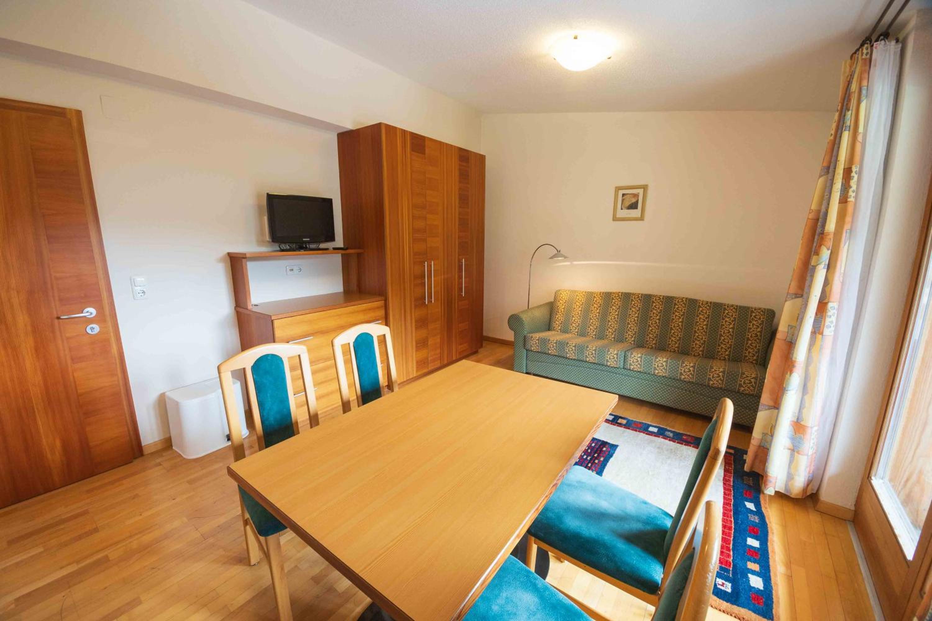 Deluxe Double Room with Extra Bed photo 3