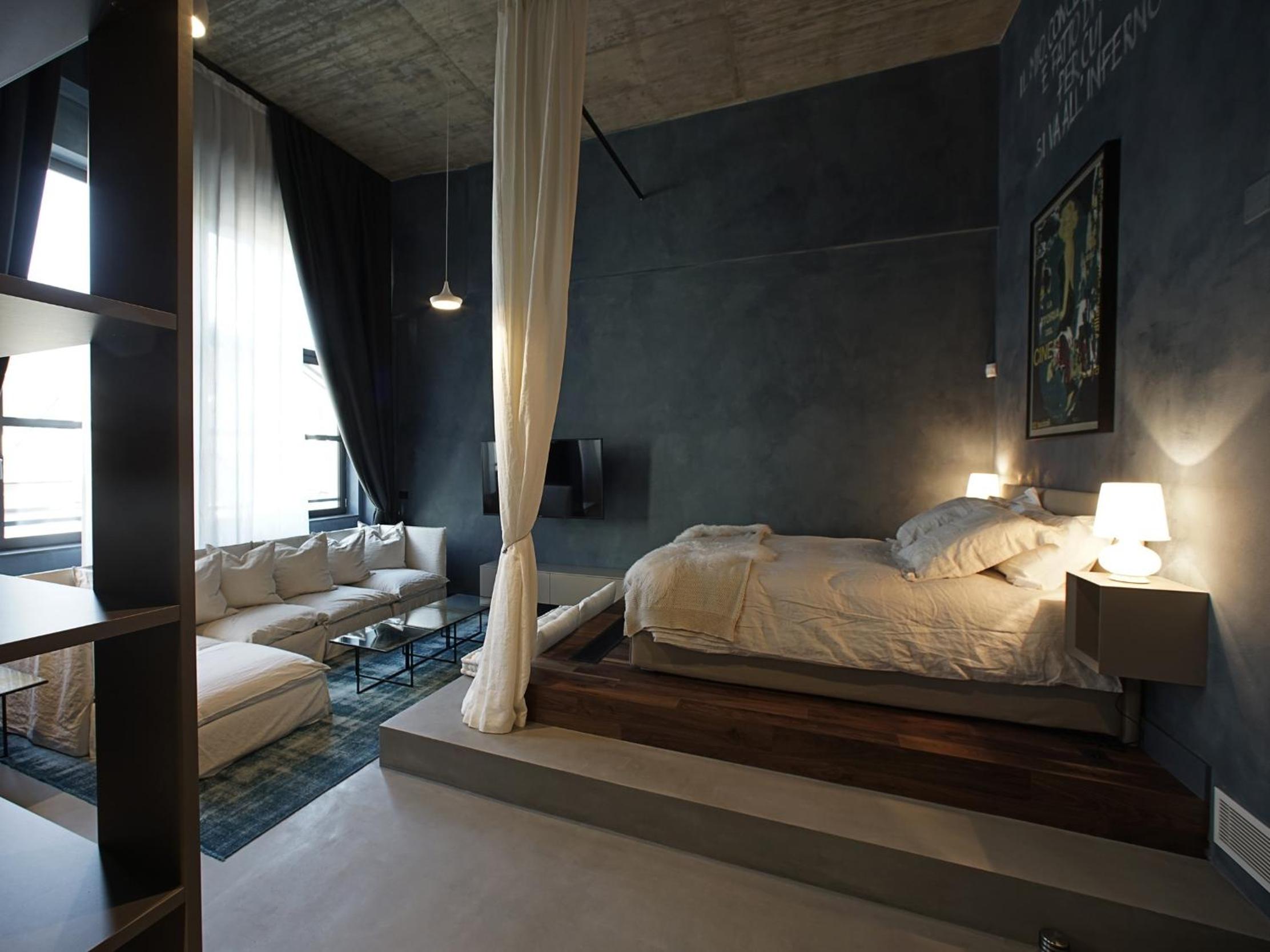Apartment - Split Level - Photo 1