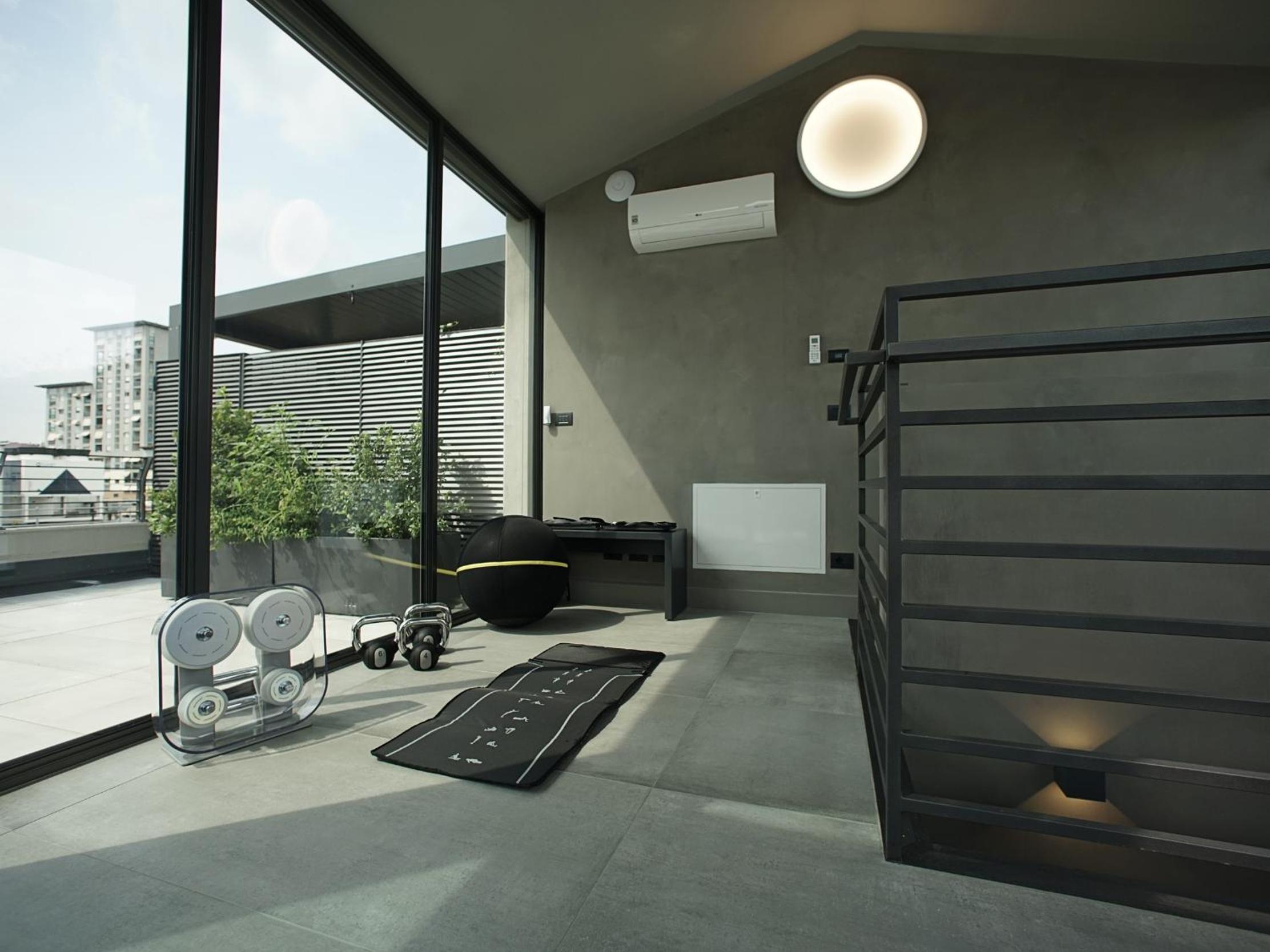 Apartment with Terrace - Photo 2