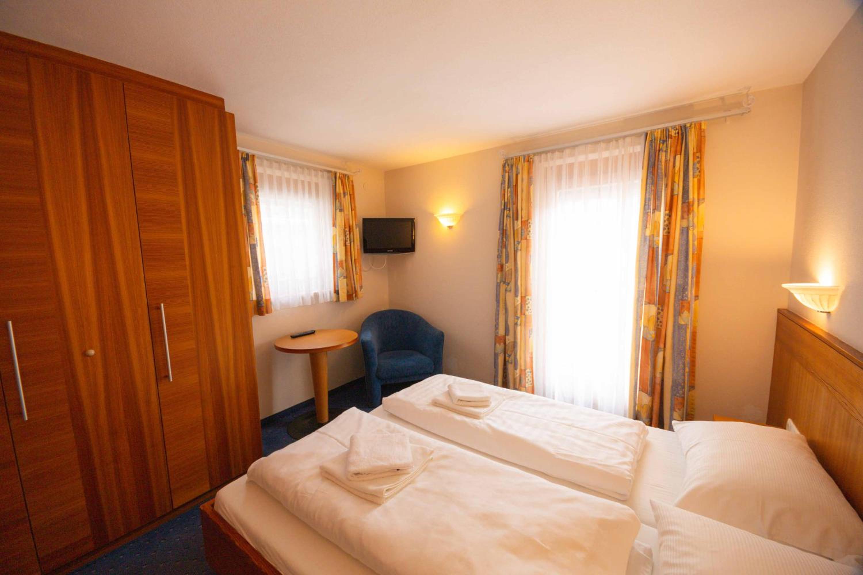 Deluxe Double Room with Extra Bed photo 1