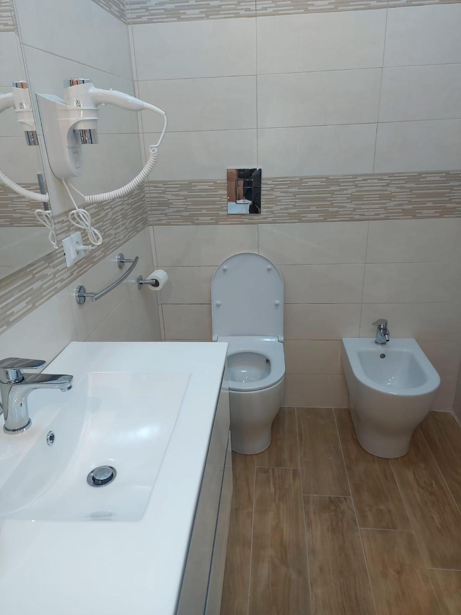 Double Room with Private Bathroom photo 2