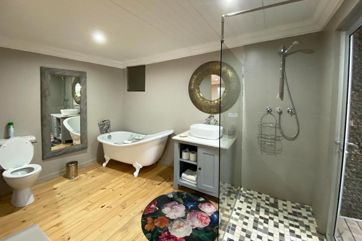 Deluxe King Room photo 3