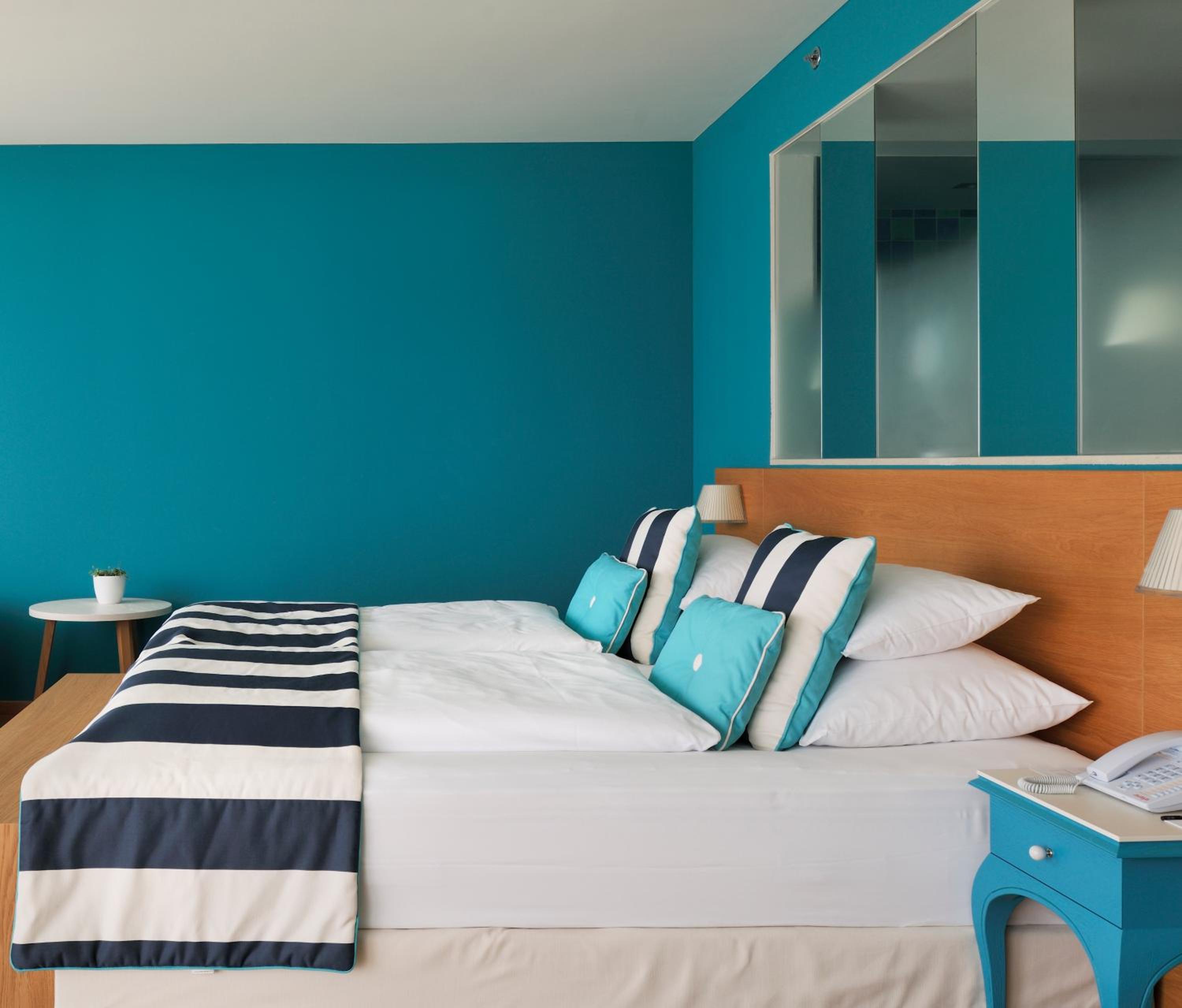 Junior Suite with Balcony and Park View - Photo 1