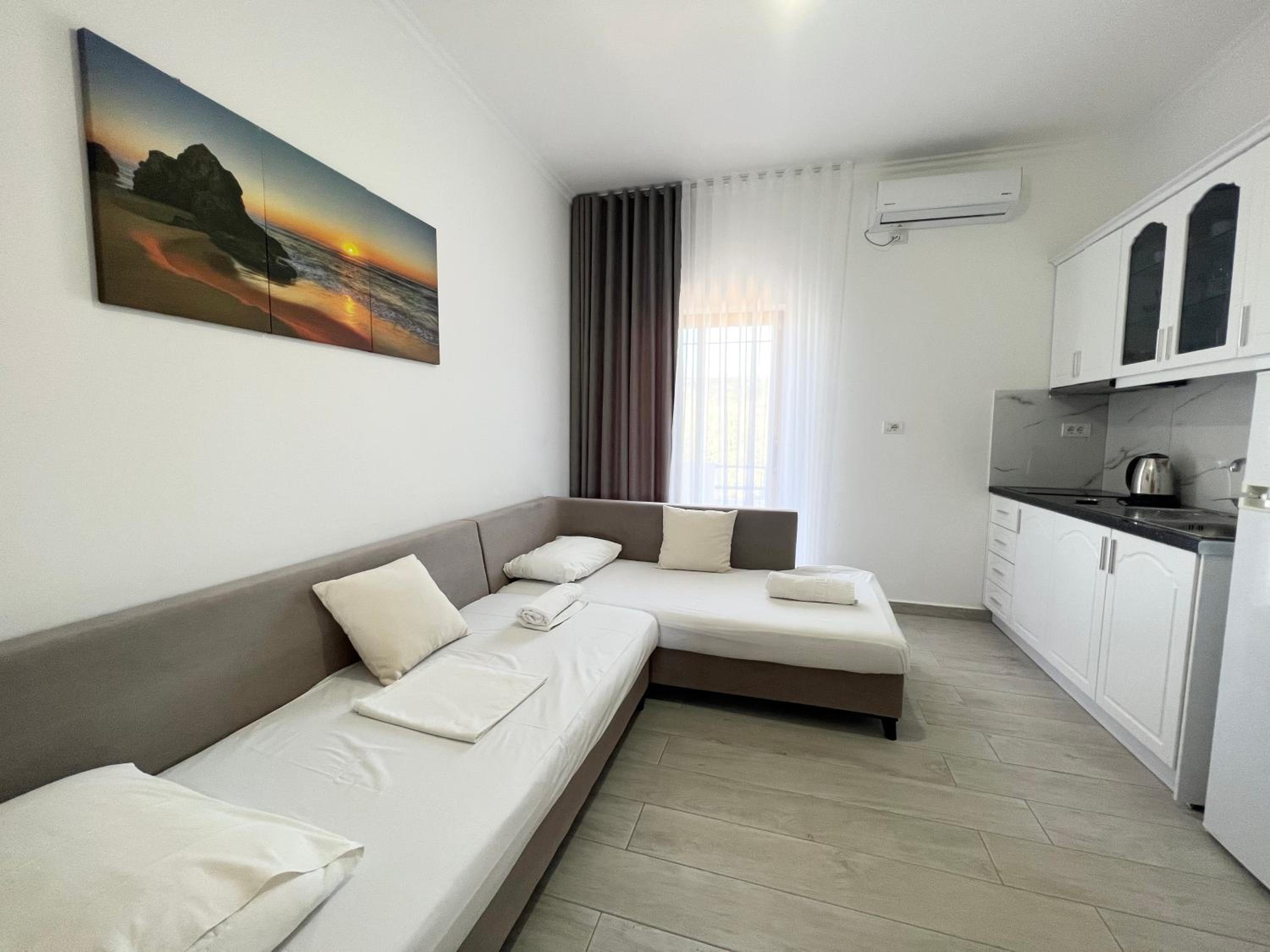 Apartment with Balcony photo 3