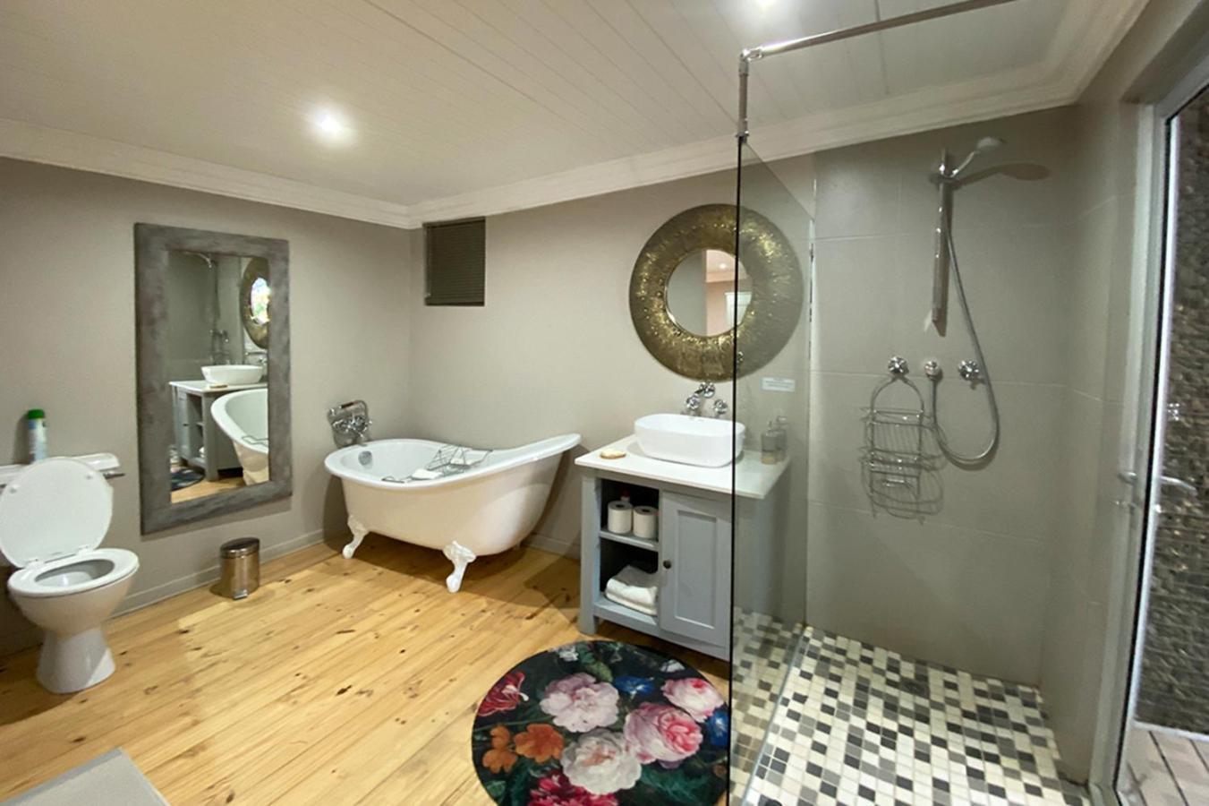 Deluxe King Room photo 2