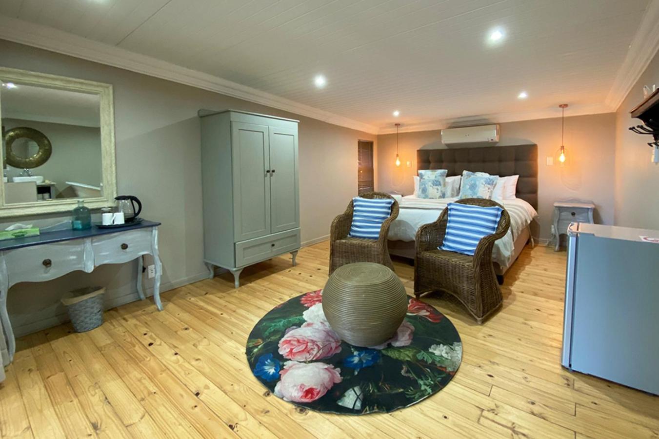 Deluxe King Room photo 1