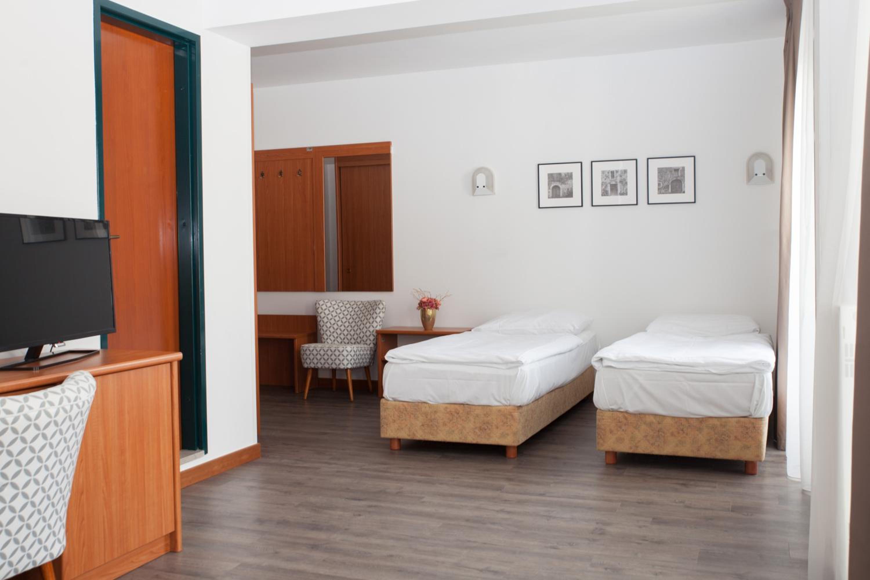 Quadruple Room - Photo 3