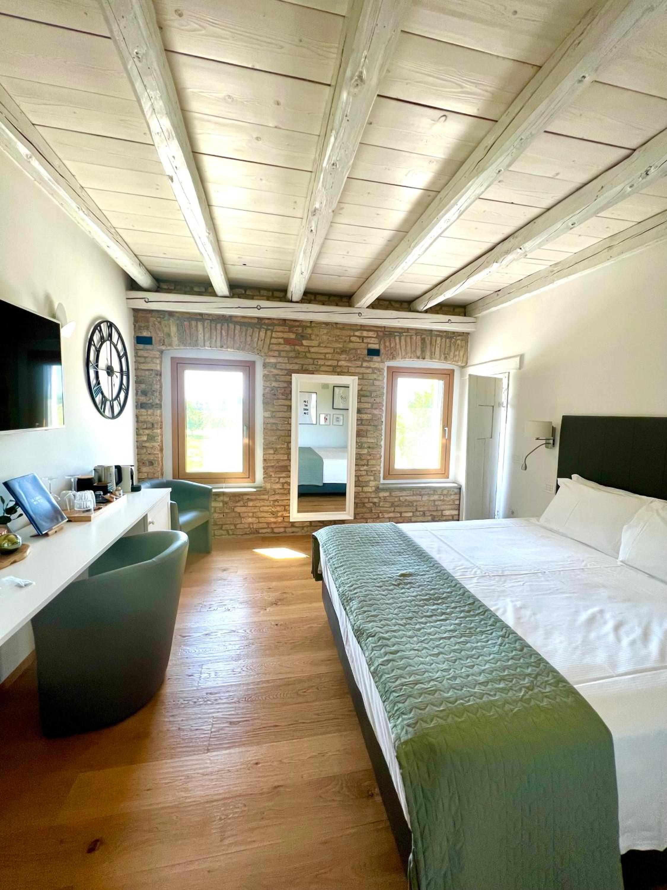 Deluxe Room (2 Adults + 1 Child) photo 2